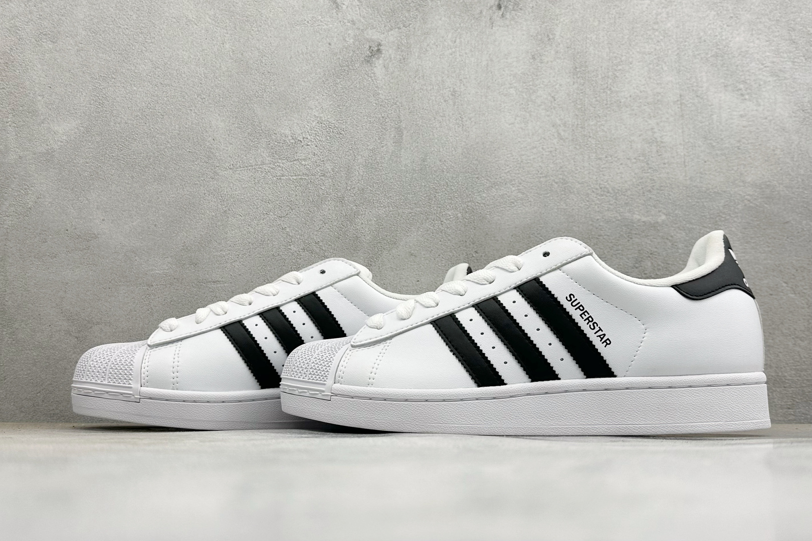 Adidas Originals SUPERSTAR W 贝壳头系列 三叶草低帮经典百搭休闲运动板鞋 货号：IH8659
