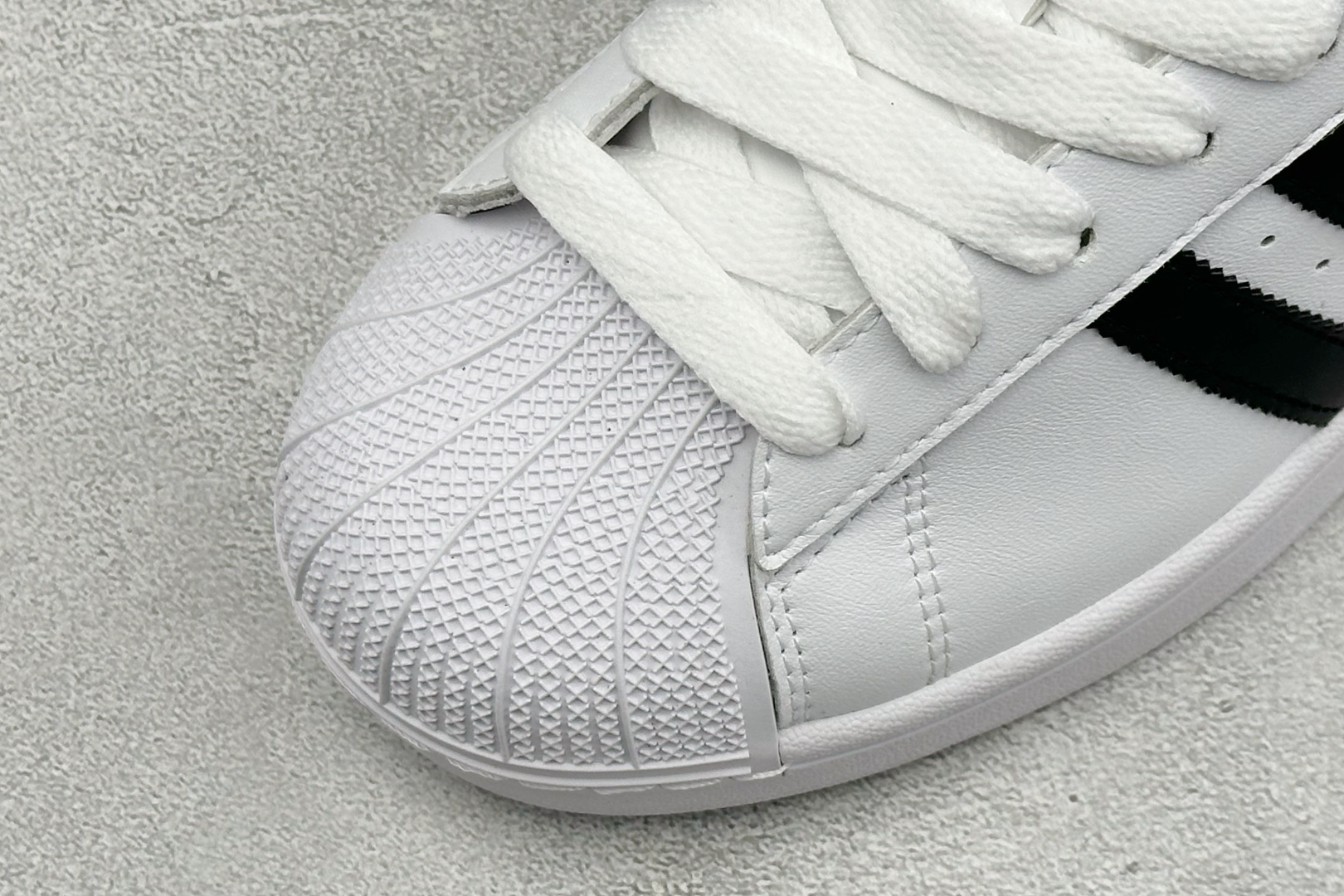 Adidas Originals SUPERSTAR W 贝壳头系列 三叶草低帮经典百搭休闲运动板鞋 货号：IH8659