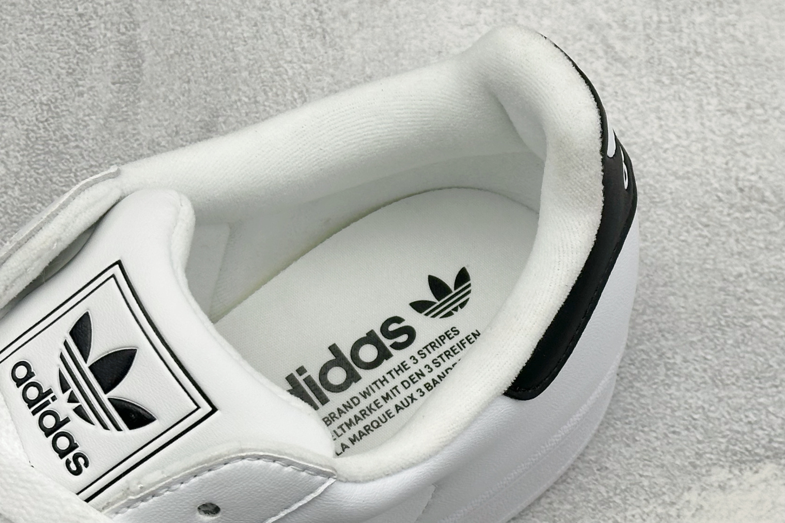 Adidas Originals SUPERSTAR W 贝壳头系列 三叶草低帮经典百搭休闲运动板鞋 货号：IH8659
