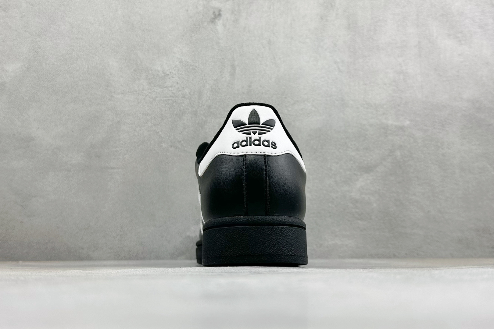 Adidas Originals SUPERSTAR W 贝壳头系列 三叶草低帮经典百搭休闲运动板鞋 货号：JI0079