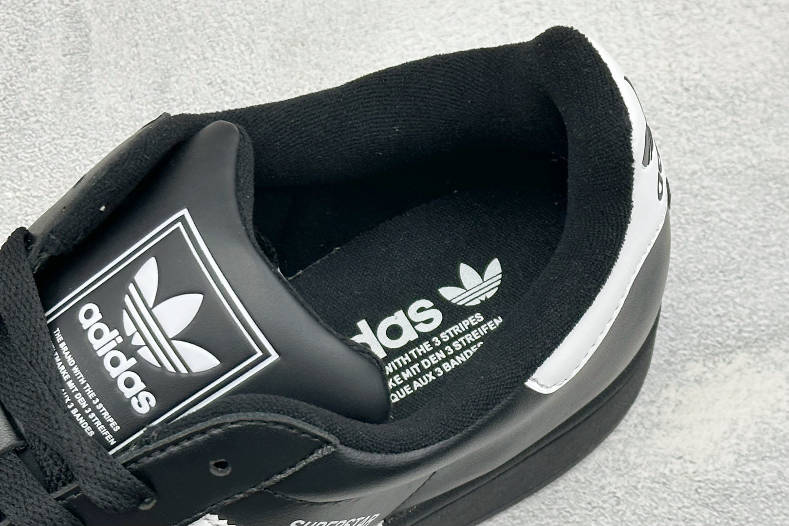 Adidas Originals SUPERSTAR W 贝壳头系列 三叶草低帮经典百搭休闲运动板鞋 货号：JI0079