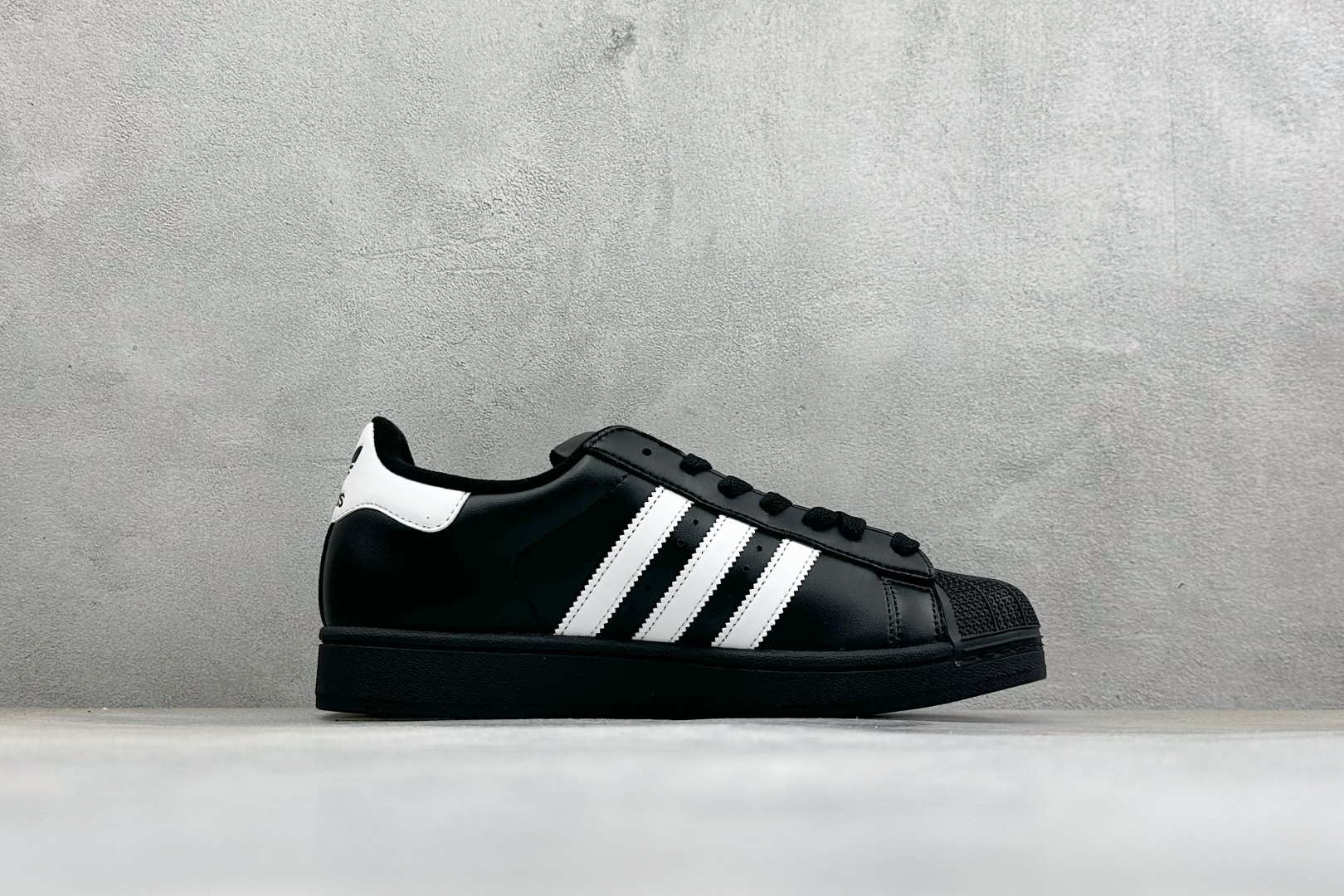 Adidas Originals SUPERSTAR W 贝壳头系列 三叶草低帮经典百搭休闲运动板鞋 货号：JI0079