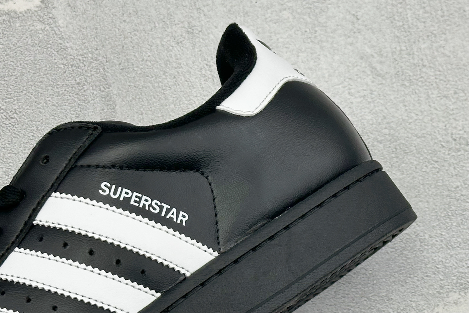 Adidas Originals SUPERSTAR W 贝壳头系列 三叶草低帮经典百搭休闲运动板鞋 货号：JI0079