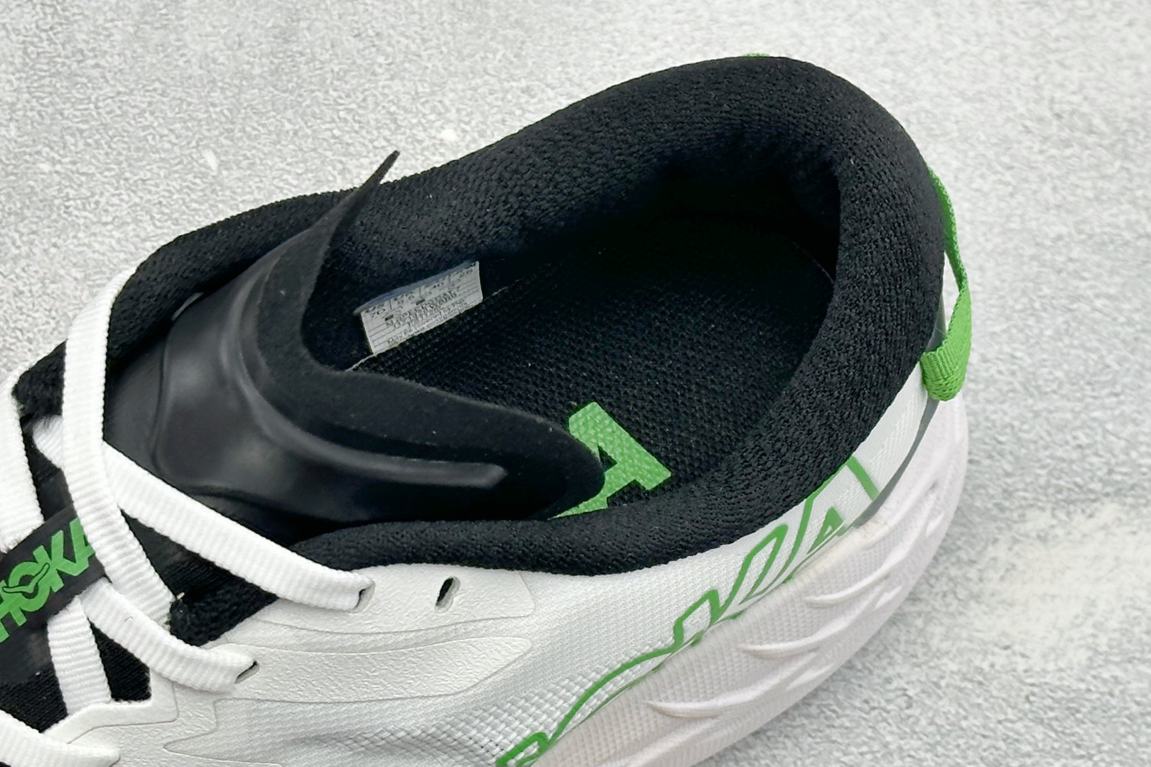 HOKA ONE ONE SPEEDGOAT 7 舒适百搭越野跑鞋 J-FRAME™M结构拥有专利认证,避免防过度内 旋 HOKA ONE ONE SPEEDGOAT 7 舒适百搭越野跑鞋 J-FRAME™M结构拥有专利认证,避免防过度内 旋