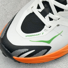 HOKA ONE ONE SPEEDGOAT 7 舒适百搭越野跑鞋 J-FRAME™M结构拥有专利认证,避免防过度内 旋 HOKA ONE ONE SPEEDGOAT 7 舒适百搭越野跑鞋 J-FRAME™M结构拥有专利认证,避免防过度内 旋