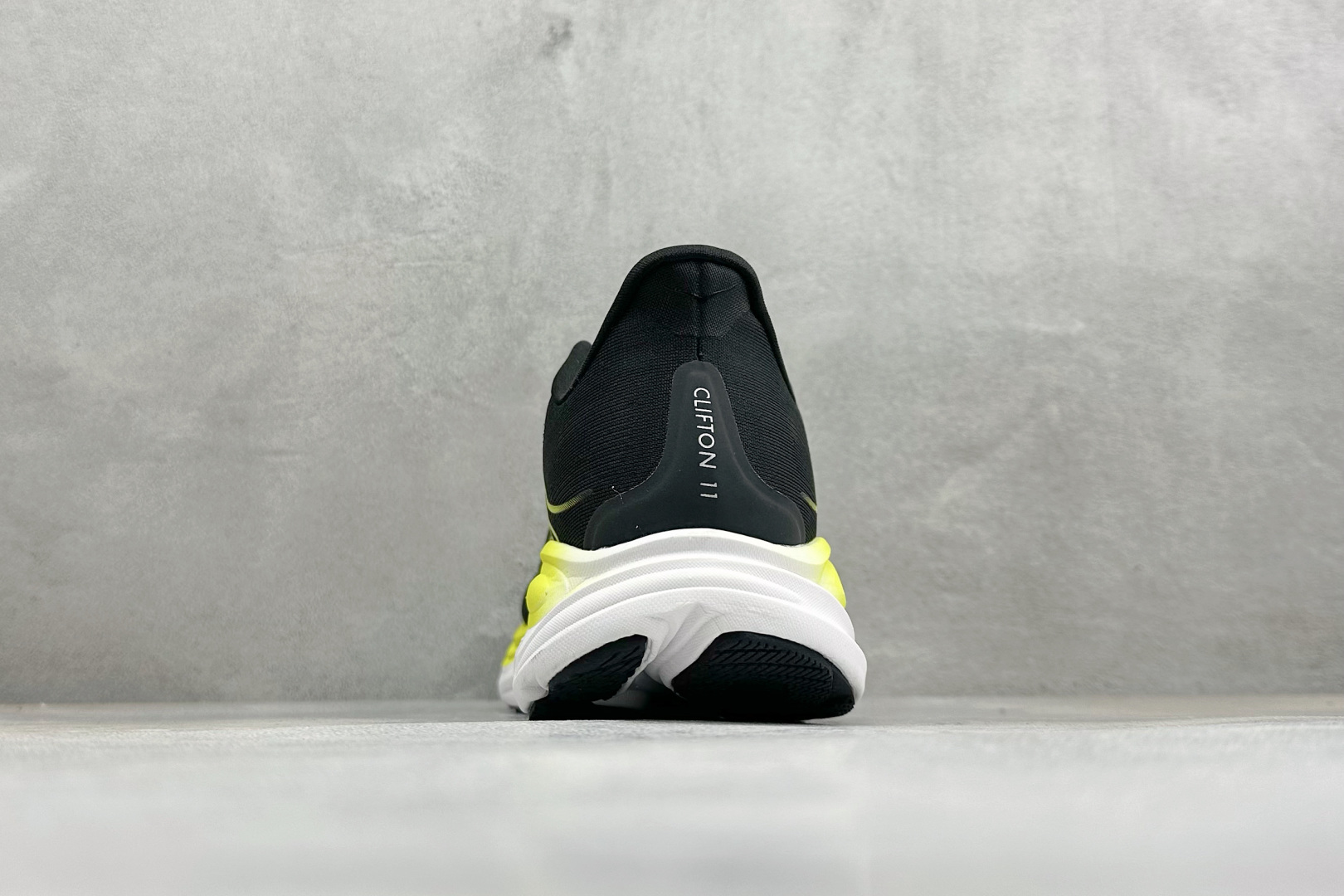 HOKA ONE ONE CLIFTON 11 轻盈缓震耐磨透气支撑 休闲跑步鞋 男女款HOKA Clifton 11专 HOKA ONE ONE CLIFTON 11 轻盈缓震耐磨透气支撑 休闲跑步鞋 男女款HOKA Clifton 11专