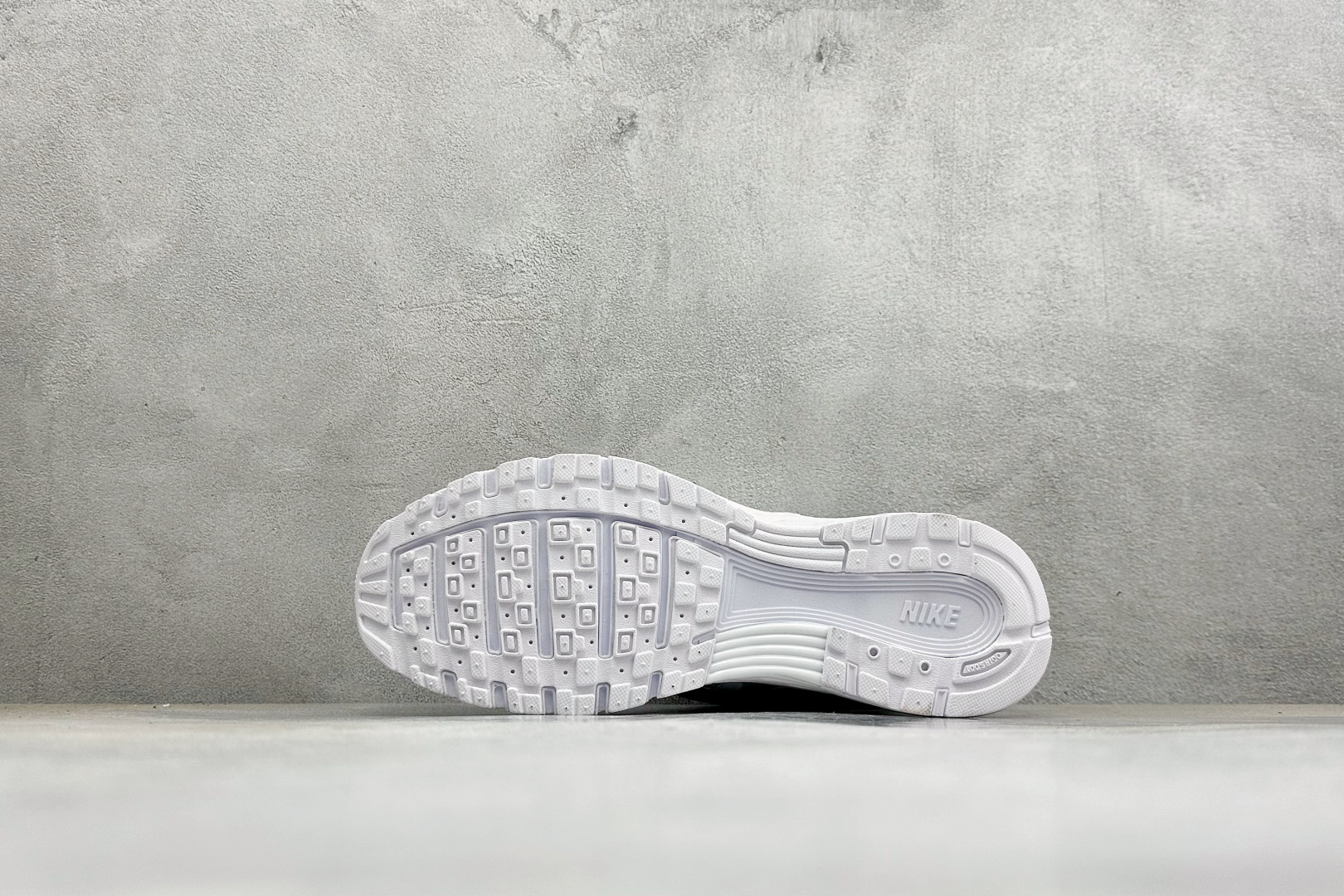 NIKE P-9000 复古休闲 耐克 低帮休闲城市通勤跑步鞋 货号: IZ4751-222 尺码: 36-45没半码 