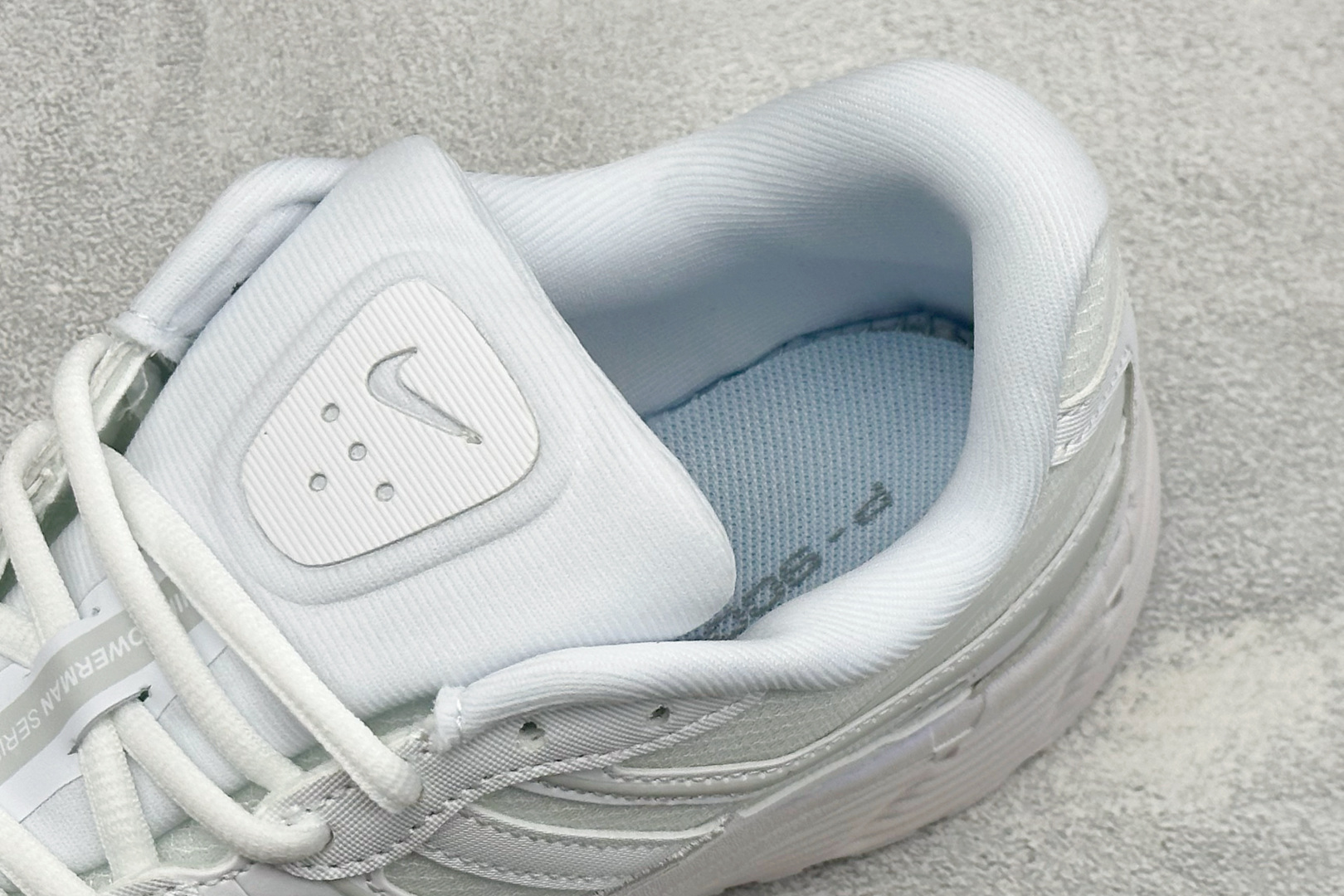 NIKE P-9000 复古休闲 耐克 低帮休闲城市通勤跑步鞋 货号: IZ4751-222 尺码: 36-45没半码 