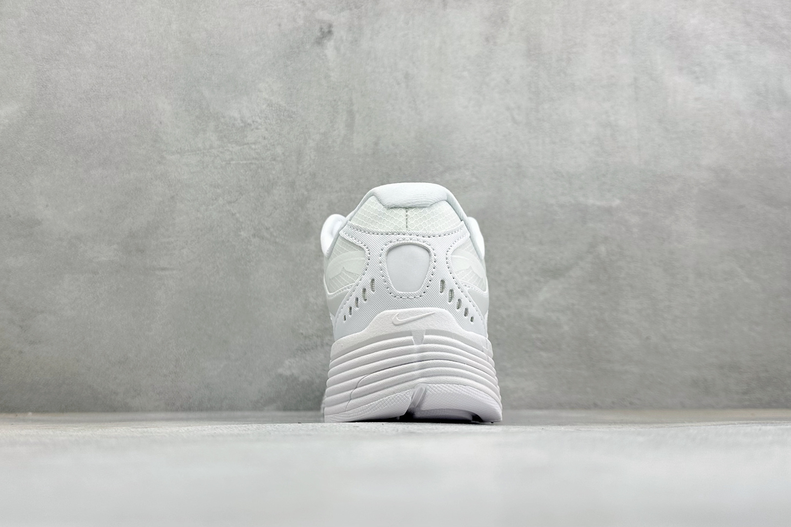 NIKE P-9000 复古休闲 耐克 低帮休闲城市通勤跑步鞋 货号: IZ4751-222 尺码: 36-45没半码 