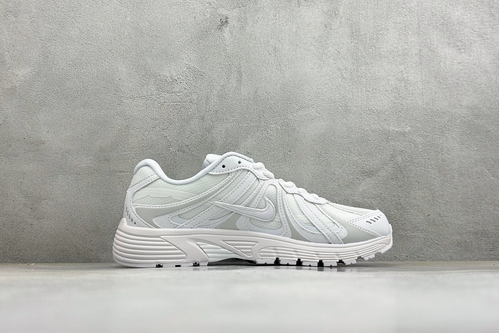 NIKE P-9000 复古休闲 耐克 低帮休闲城市通勤跑步鞋 货号: IZ4751-222 尺码: 36-45没半码 