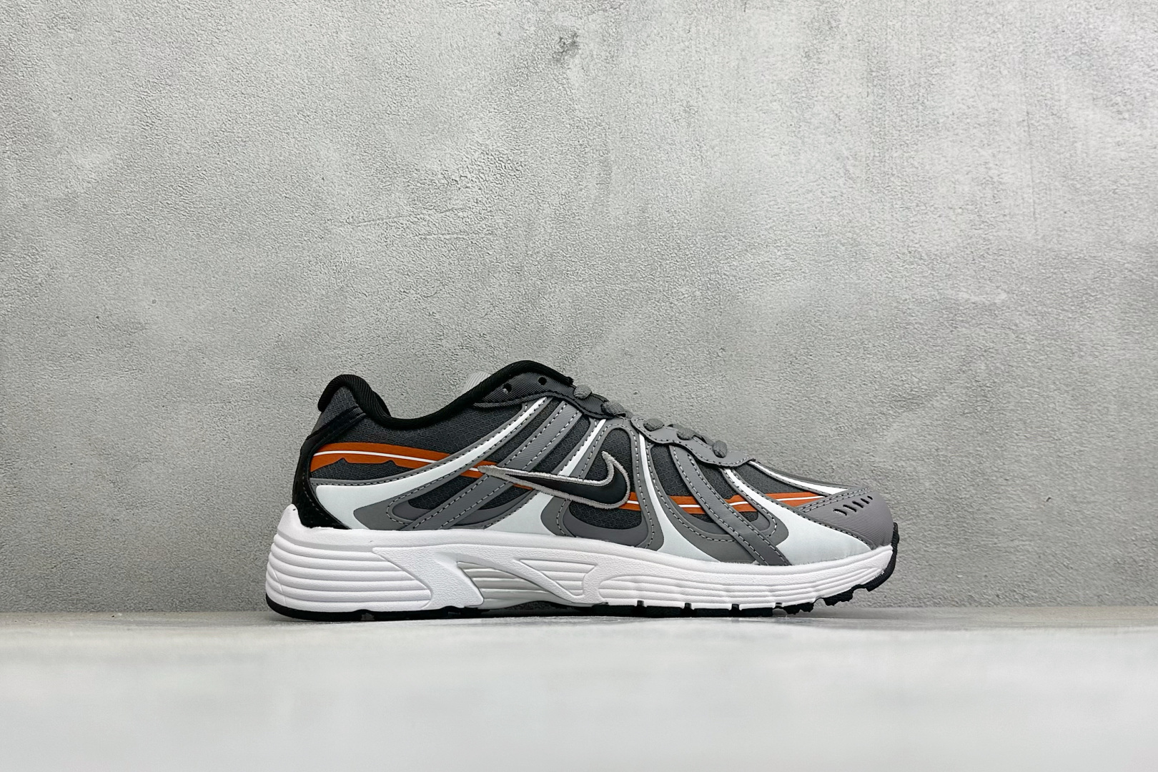 NIKE P-9000 复古休闲 耐克 低帮休闲城市通勤跑步鞋 货号: IZ4752-003 尺码: 36-45没半码 
