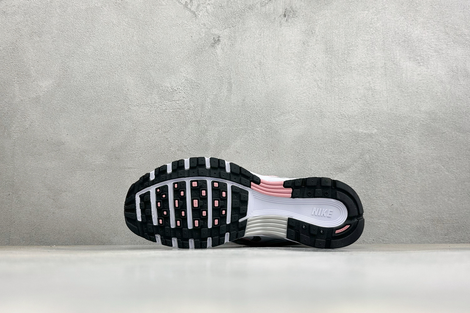 NIKE P-9000 复古休闲 耐克 低帮休闲城市通勤跑步鞋 货号: IZ4751-809 尺码: 36-45没半码 