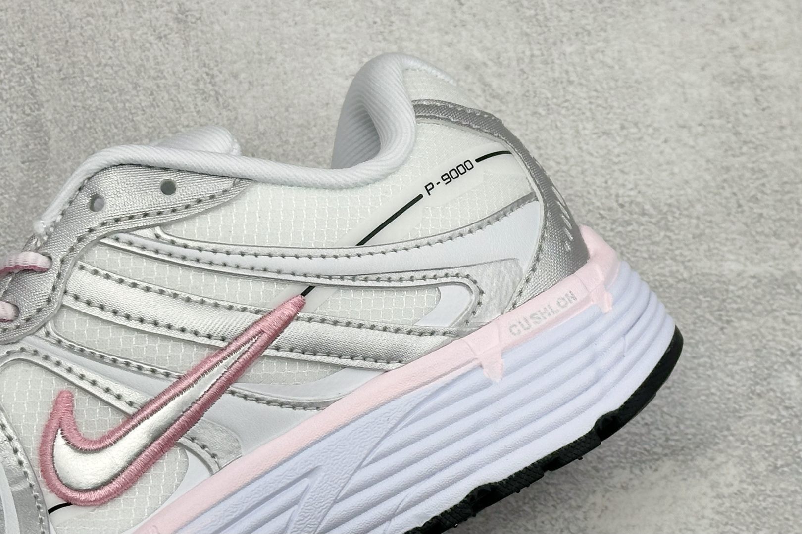 NIKE P-9000 复古休闲 耐克 低帮休闲城市通勤跑步鞋 货号: IZ4751-809 尺码: 36-45没半码 