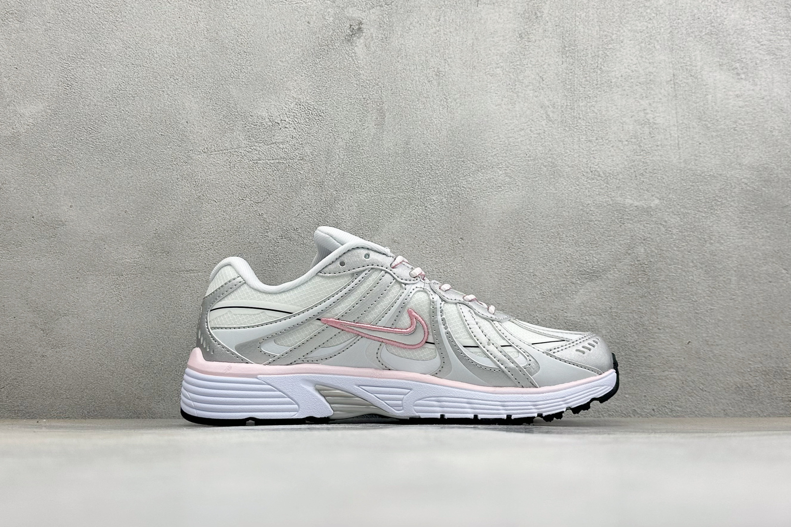 NIKE P-9000 复古休闲 耐克 低帮休闲城市通勤跑步鞋 货号: IZ4751-809 尺码: 36-45没半码 
