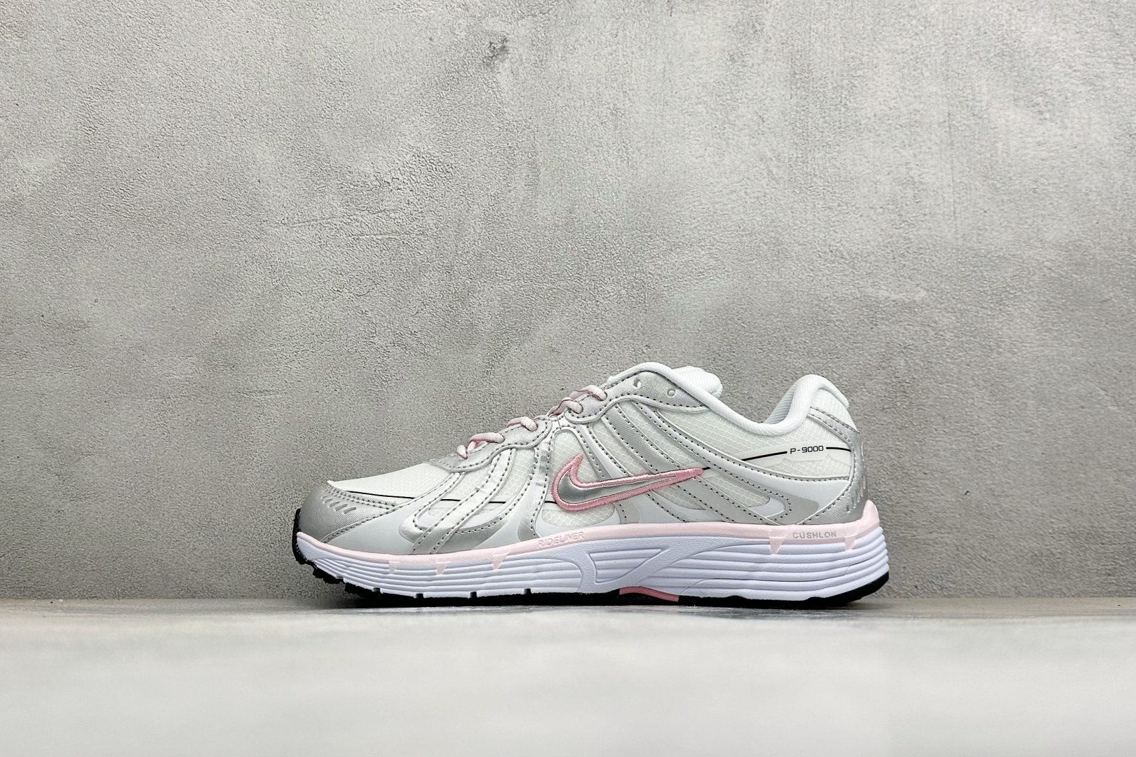 NIKE P-9000 复古休闲 耐克 低帮休闲城市通勤跑步鞋 货号: IZ4751-809 尺码: 36-45没半码 
