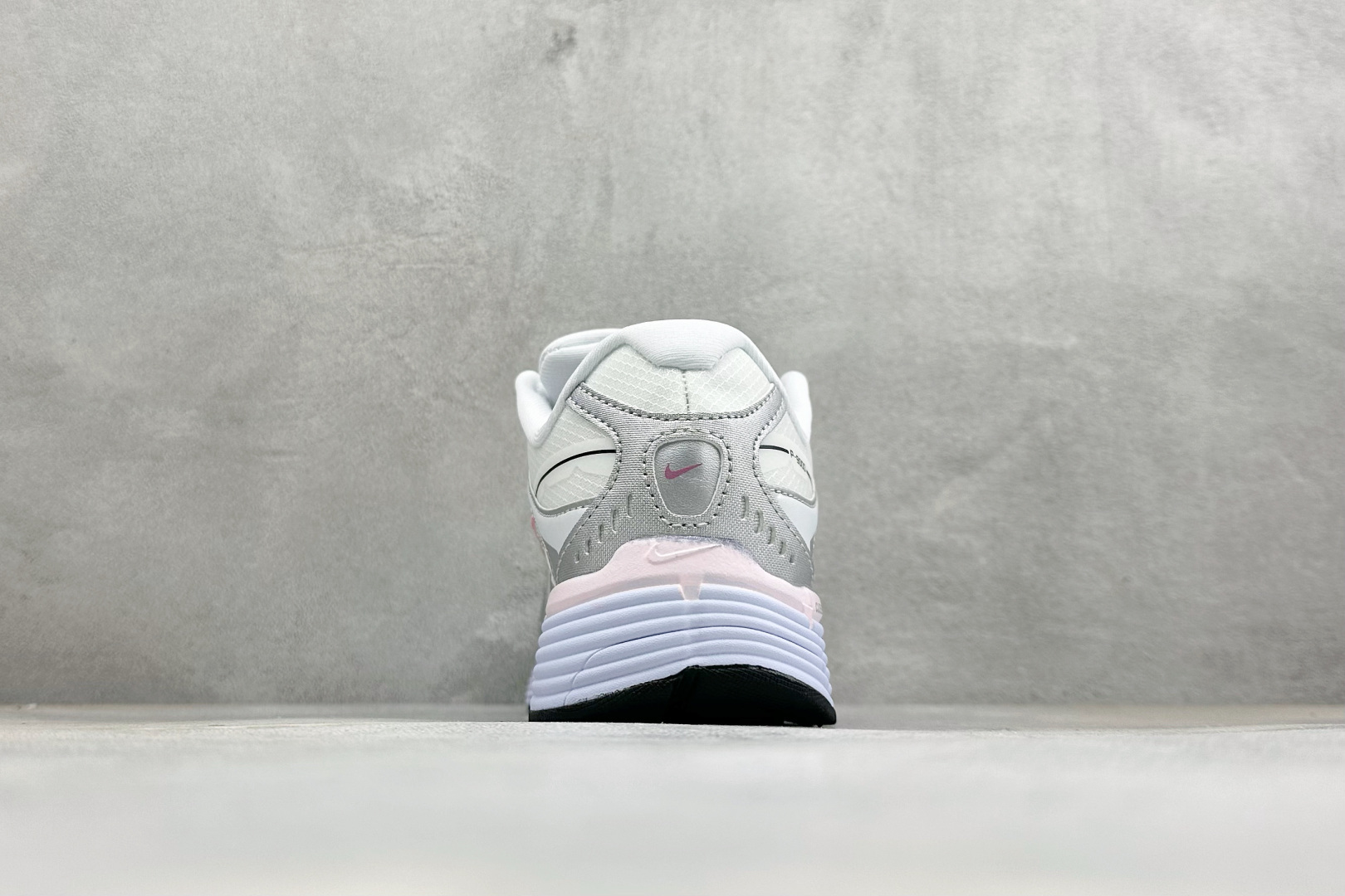 NIKE P-9000 复古休闲 耐克 低帮休闲城市通勤跑步鞋 货号: IZ4751-809 尺码: 36-45没半码 