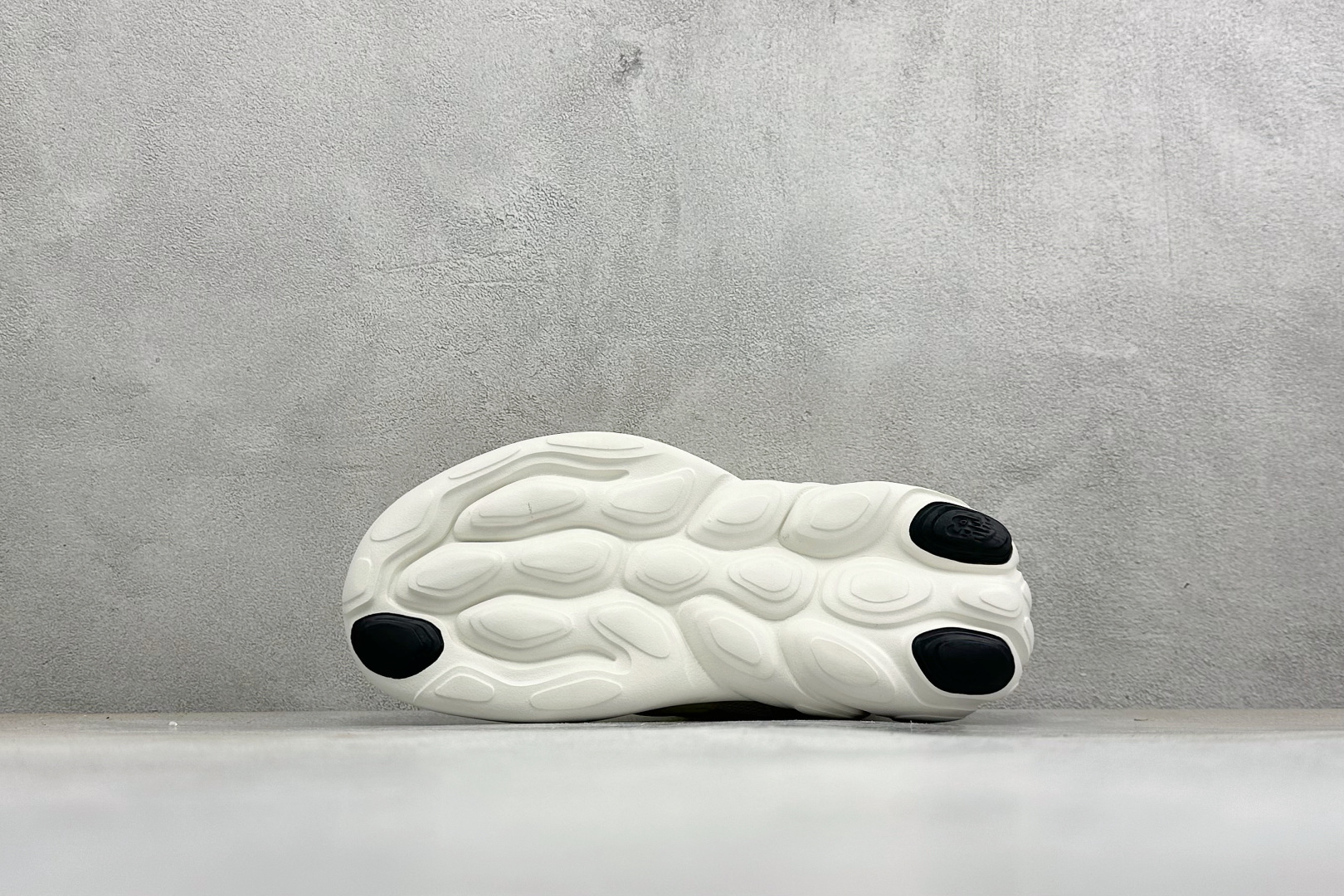 XB版New Balance Fresh Foam RCVRY SPT v4 舒适简约 低帮训练跑鞋 货号：MCVRY8