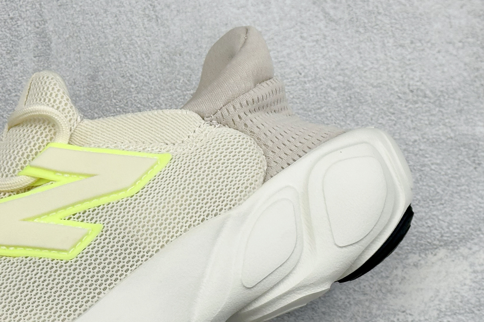 XB版New Balance Fresh Foam RCVRY SPT v4 舒适简约 低帮训练跑鞋 货号：MCVRY8