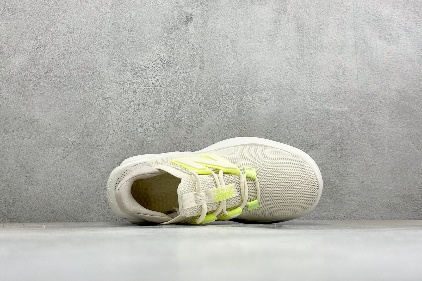 XB版New Balance Fresh Foam RCVRY SPT v4 舒适简约 低帮训练跑鞋 货号：MCVRY8