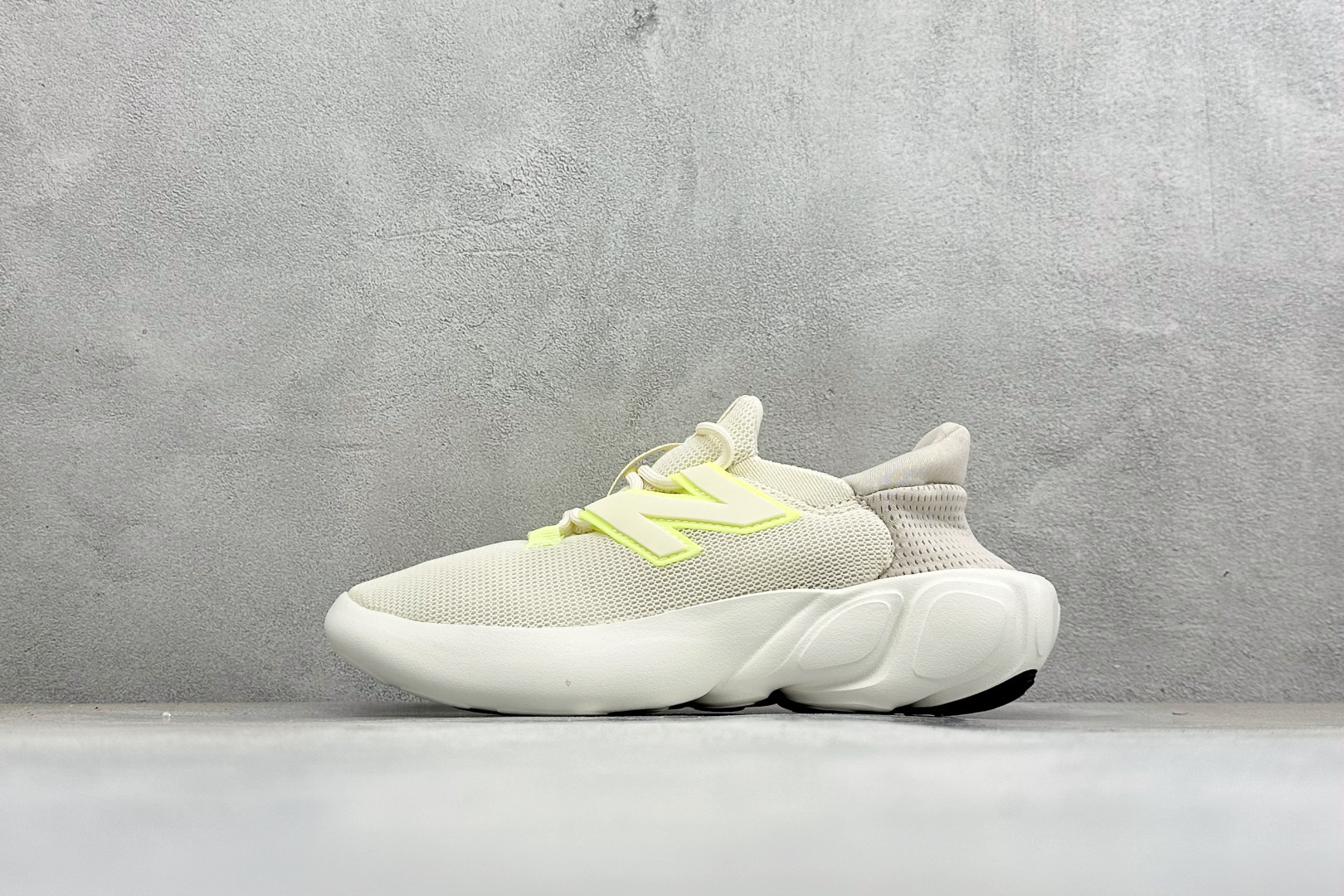 XB版New Balance Fresh Foam RCVRY SPT v4 舒适简约 低帮训练跑鞋 货号：MCVRY8
