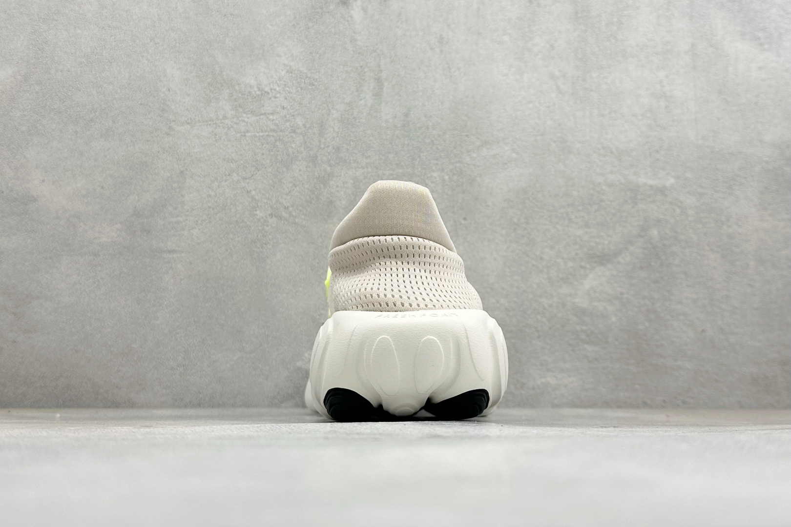 XB版New Balance Fresh Foam RCVRY SPT v4 舒适简约 低帮训练跑鞋 货号：MCVRY8