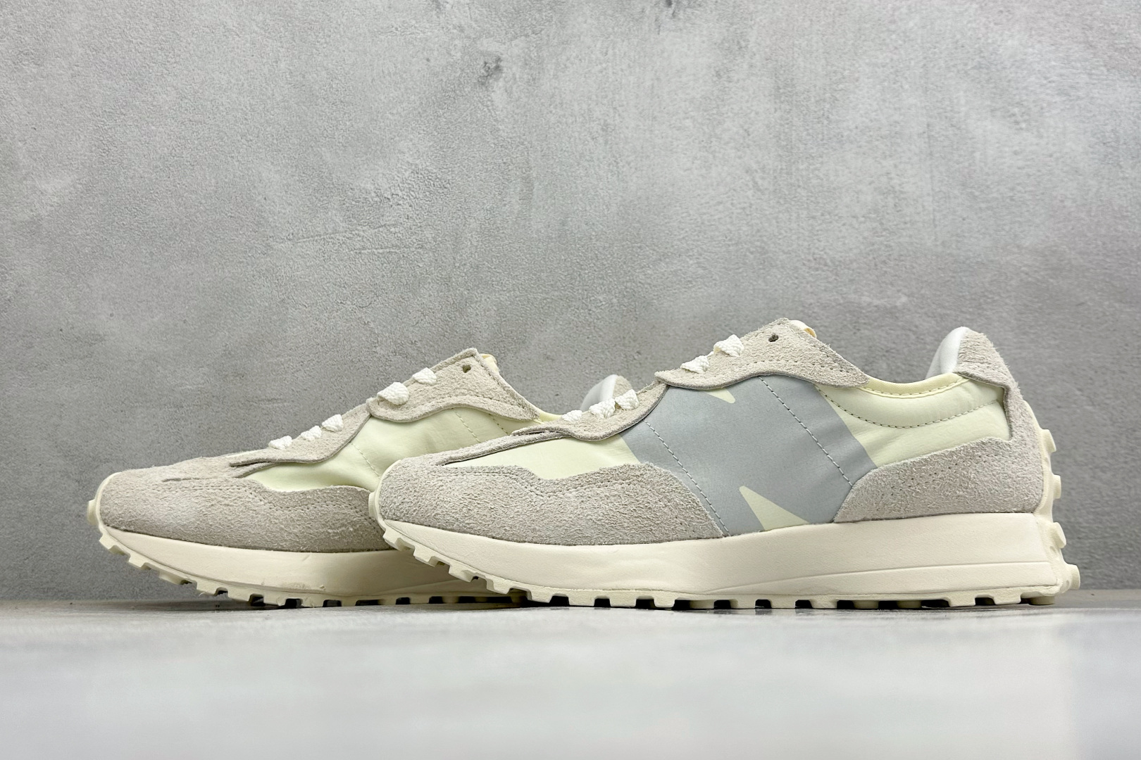 TG福利 New Balance MS327 复古休闲运动慢跑鞋 以更纯粹的复古风格设计打造的全新造型 侧身还以解构设计