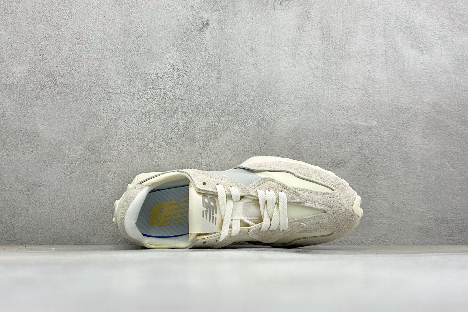 TG福利 New Balance MS327 复古休闲运动慢跑鞋 以更纯粹的复古风格设计打造的全新造型 侧身还以解构设计