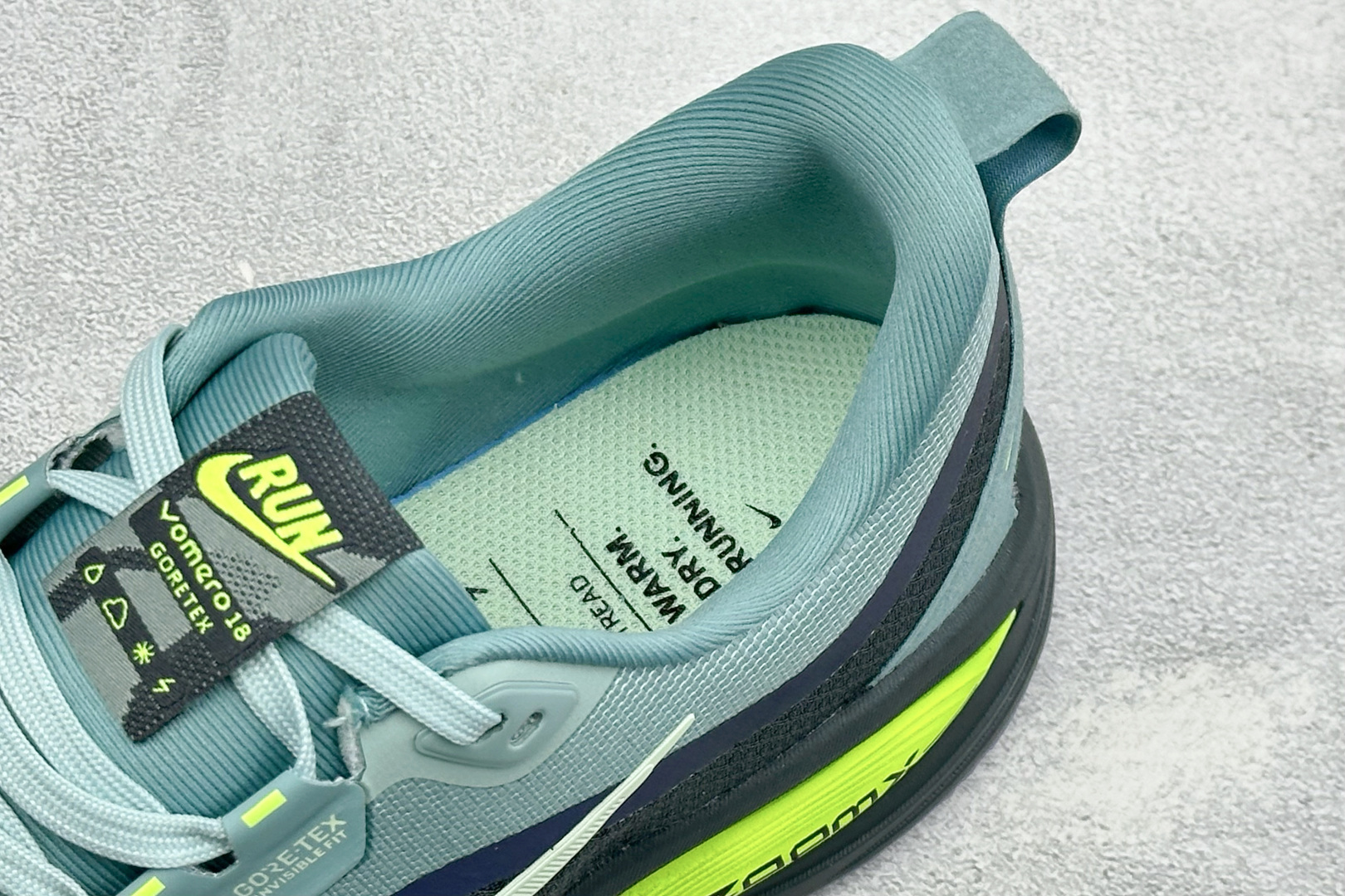 XM版Nike VOMERO 18 GTX 舒适减震防滑低帮跑步鞋 全掌ReactX泡绵中底 前掌和后跟还配备了Air 
