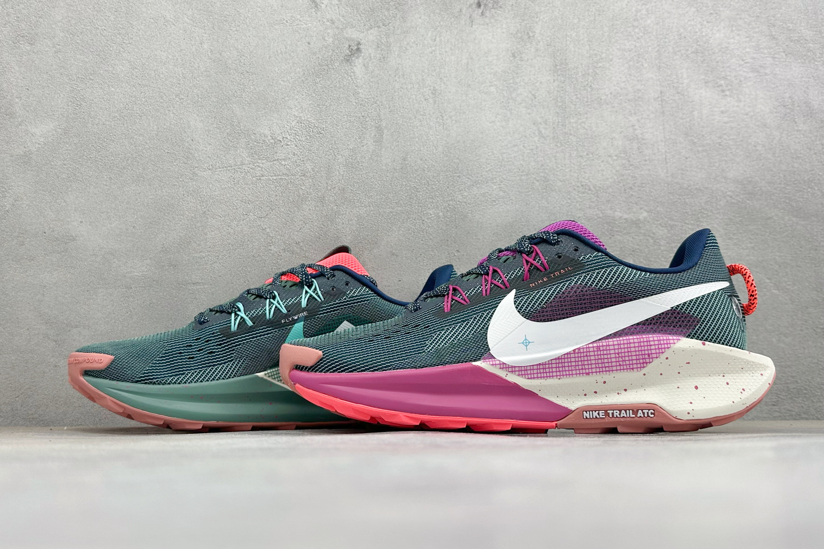 XM版Nike REACTX PEGASUS TRAIL 5 GTX 越野跑步鞋 兼顾迅疾外观和稳固脚感 后跟覆面和中足