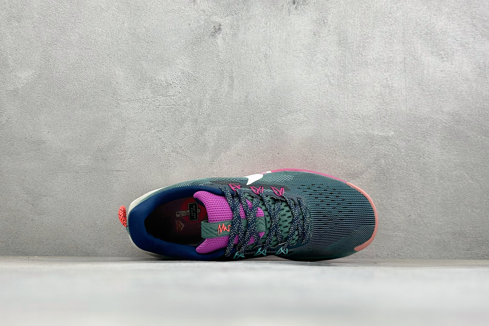 XM版Nike REACTX PEGASUS TRAIL 5 GTX 越野跑步鞋 兼顾迅疾外观和稳固脚感 后跟覆面和中足