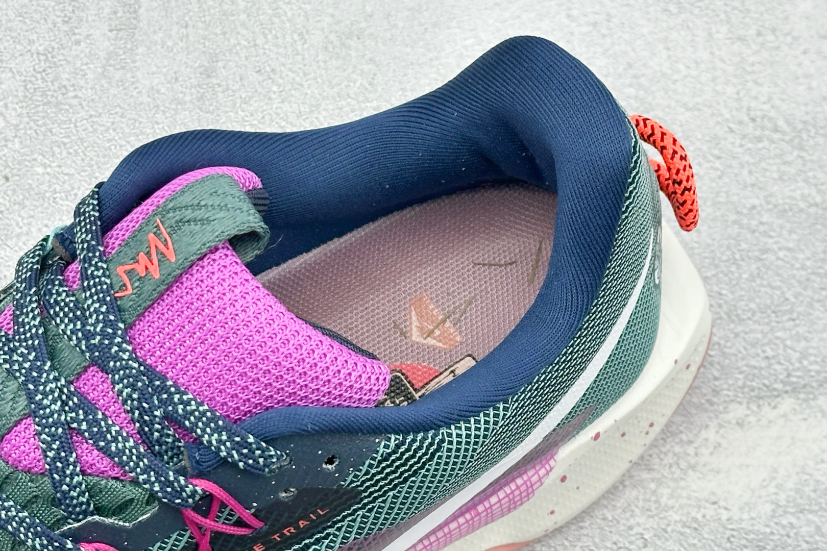 XM版Nike REACTX PEGASUS TRAIL 5 GTX 越野跑步鞋 兼顾迅疾外观和稳固脚感 后跟覆面和中足