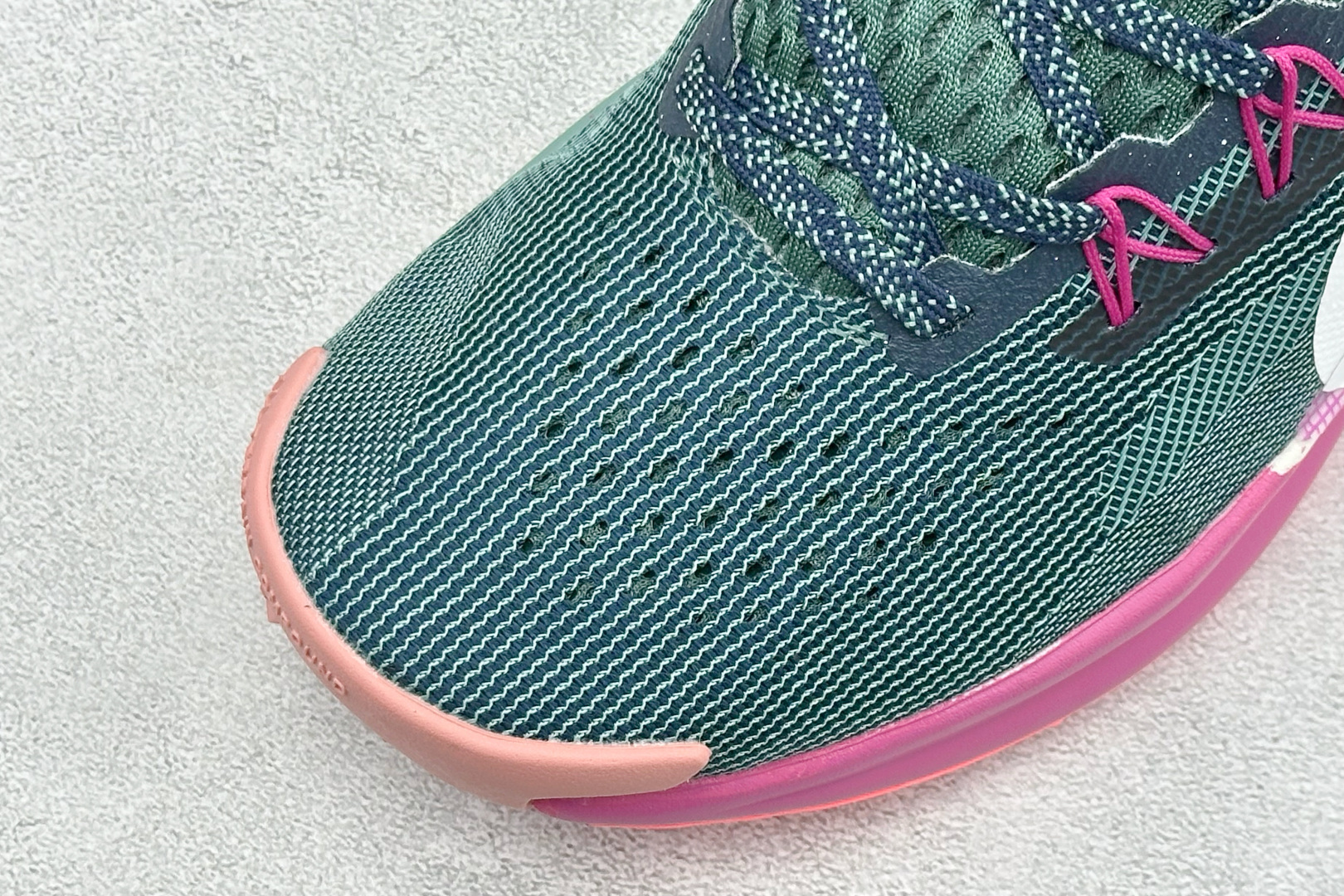 XM版Nike REACTX PEGASUS TRAIL 5 GTX 越野跑步鞋 兼顾迅疾外观和稳固脚感 后跟覆面和中足
