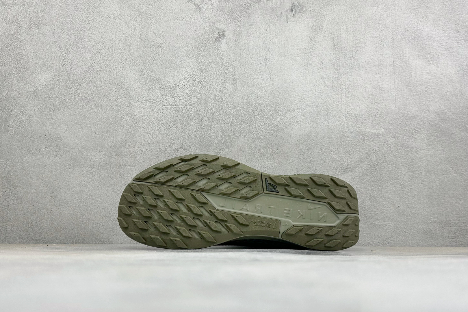 XM版Nike REACTX PEGASUS TRAIL 5 GTX 越野跑步鞋 兼顾迅疾外观和稳固脚感 后跟覆面和中足 XM版Nike REACTX PEGASUS TRAIL 5 GTX 越野跑步鞋 兼顾迅疾外观和稳固脚感 后跟覆面和中足