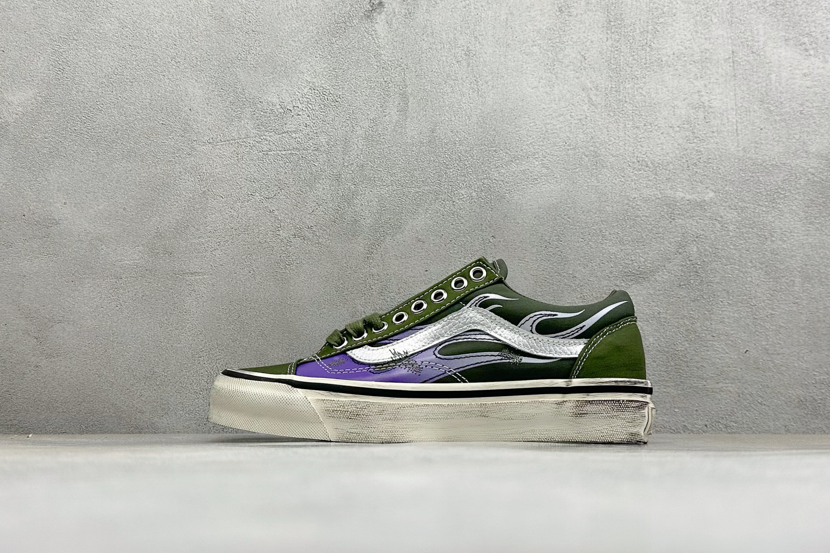 Vans Old Skool "Archive Flame" 舒适百搭 防滑减震 复古休闲板鞋 鞋面采用缎感面料搭配皮革