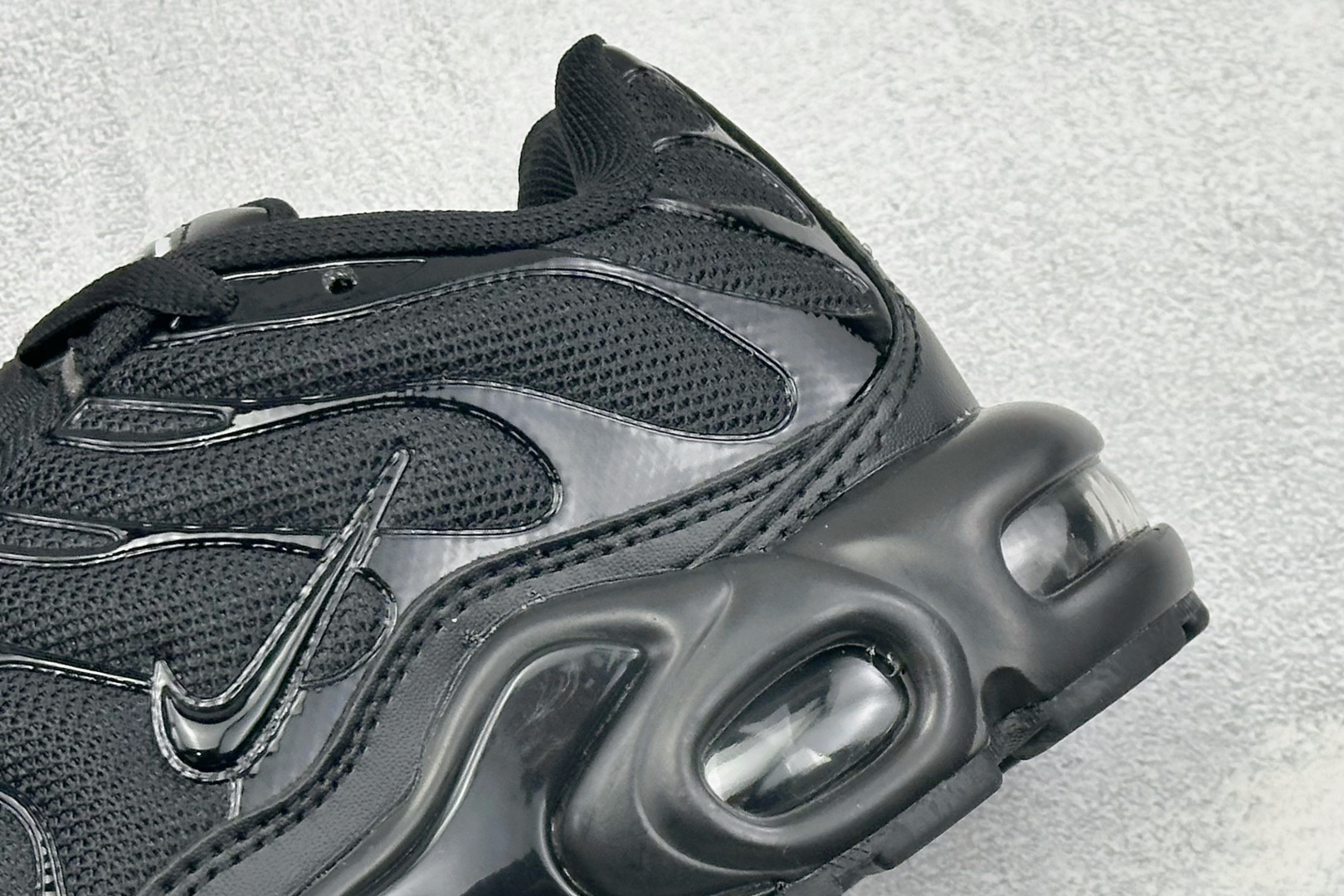 NK Air Max Plus TN 复古气垫跑鞋 大厂出品 多道QC标准品控质检 整体配色采用撞色妆点 鞋面网眼布和皮 NK Air Max Plus TN 复古气垫跑鞋 大厂出品 多道QC标准品控质检 整体配色采用撞色妆点 鞋面网眼布和皮