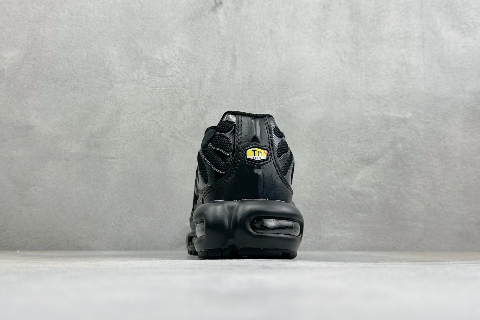 NK Air Max Plus TN 复古气垫跑鞋 大厂出品 多道QC标准品控质检 整体配色采用撞色妆点 鞋面网眼布和皮 NK Air Max Plus TN 复古气垫跑鞋 大厂出品 多道QC标准品控质检 整体配色采用撞色妆点 鞋面网眼布和皮