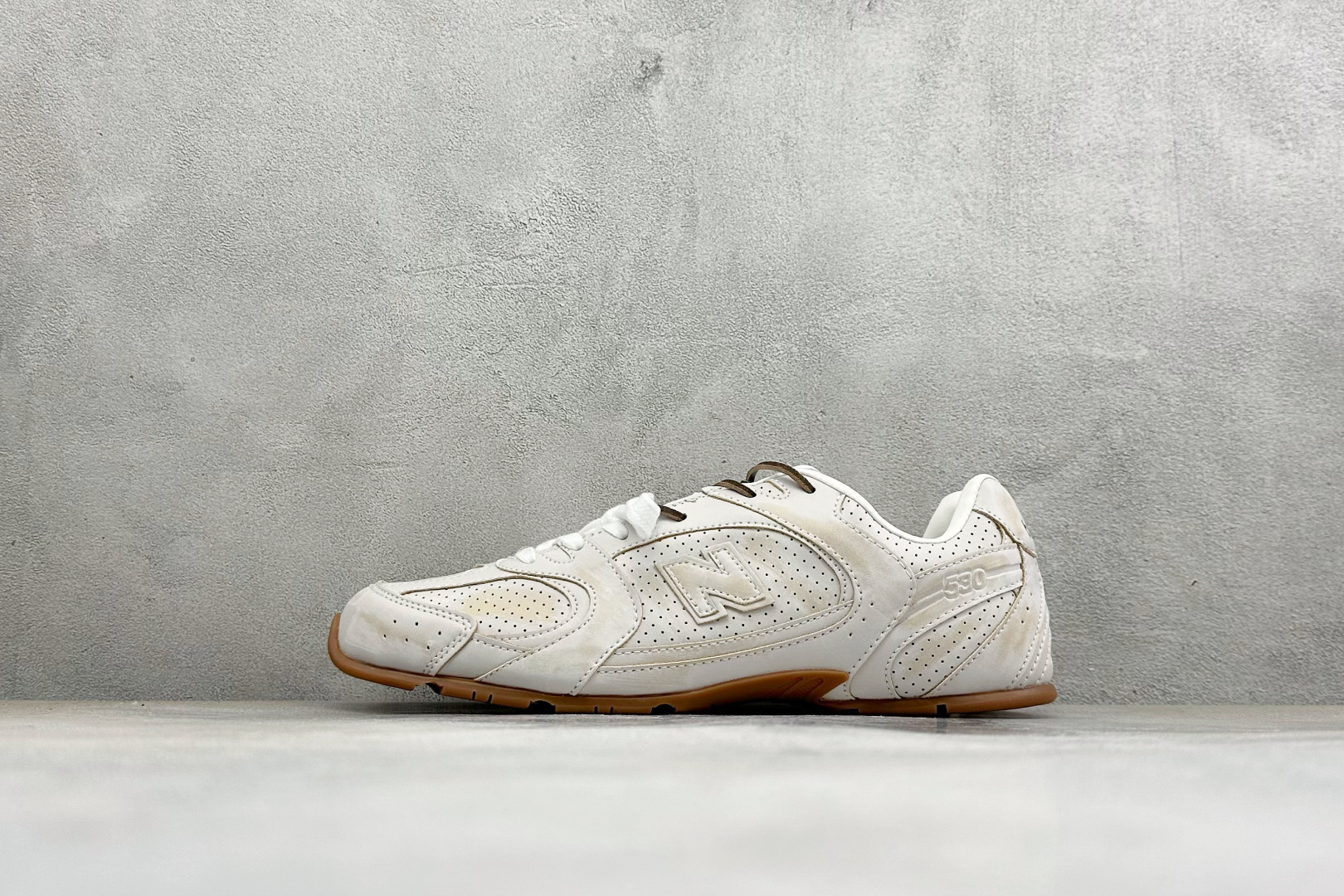 J版 Miu Miu x New Balance联名款运动鞋 New Balance 530 学院风 联名款只保留了旧版