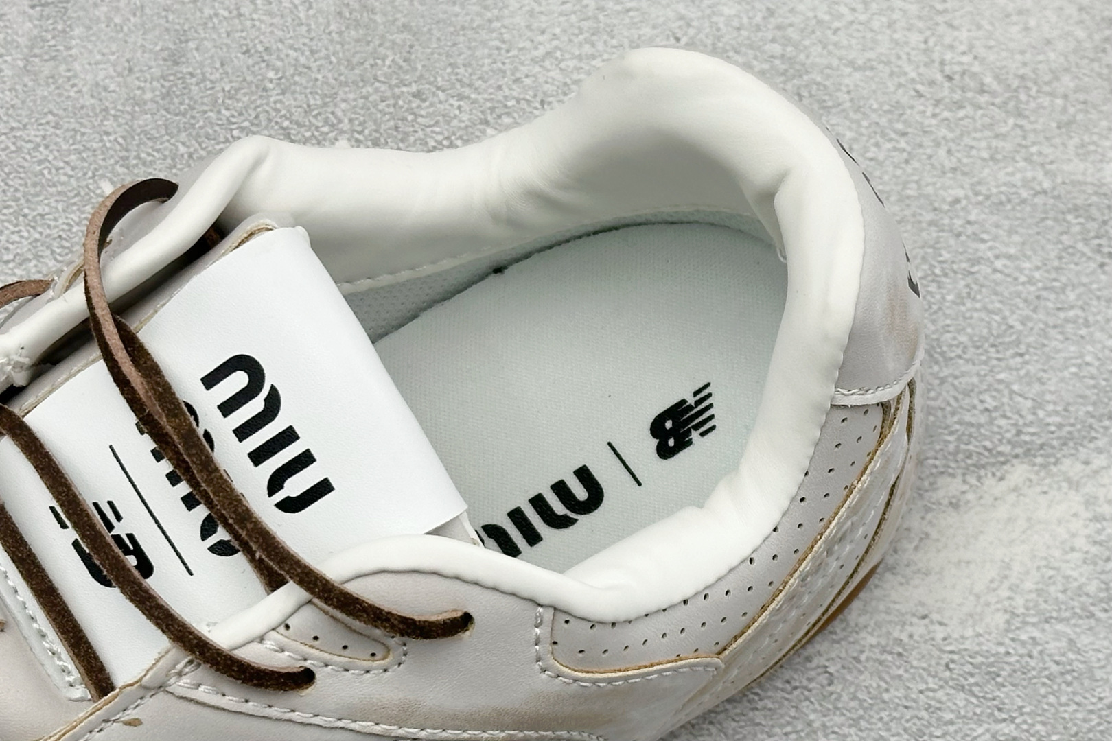 J版 Miu Miu x New Balance联名款运动鞋 New Balance 530 学院风 联名款只保留了旧版 J版 Miu Miu x New Balance联名款运动鞋 New Balance 530 学院风 联名款只保留了旧版