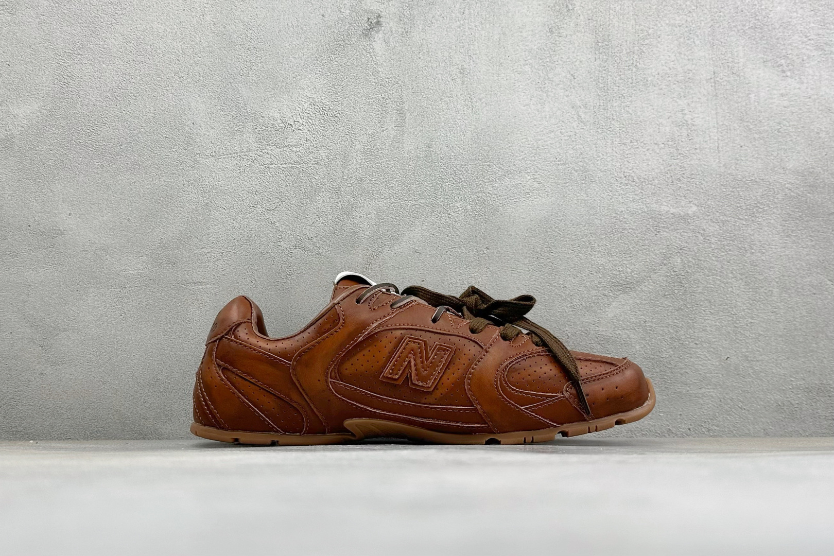 J版 Miu Miu x New Balance联名款运动鞋 New Balance 530 学院风 联名款只保留了旧版
