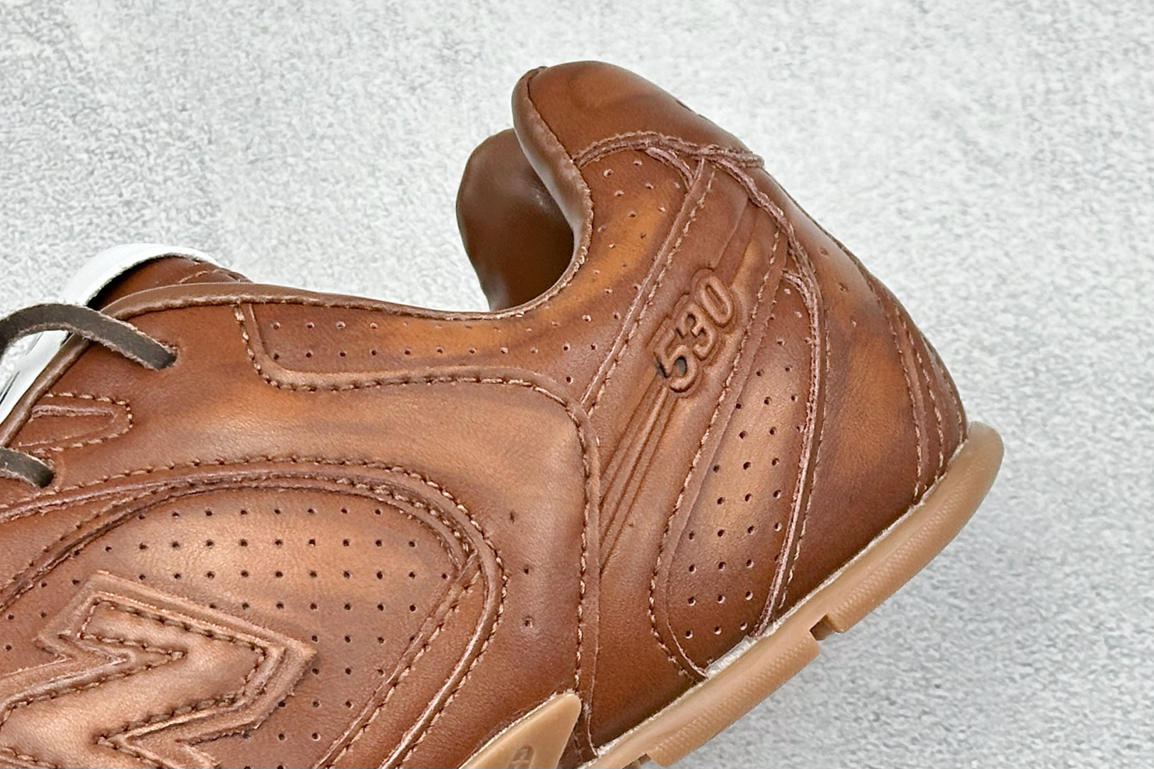 J版 Miu Miu x New Balance联名款运动鞋 New Balance 530 学院风 联名款只保留了旧版