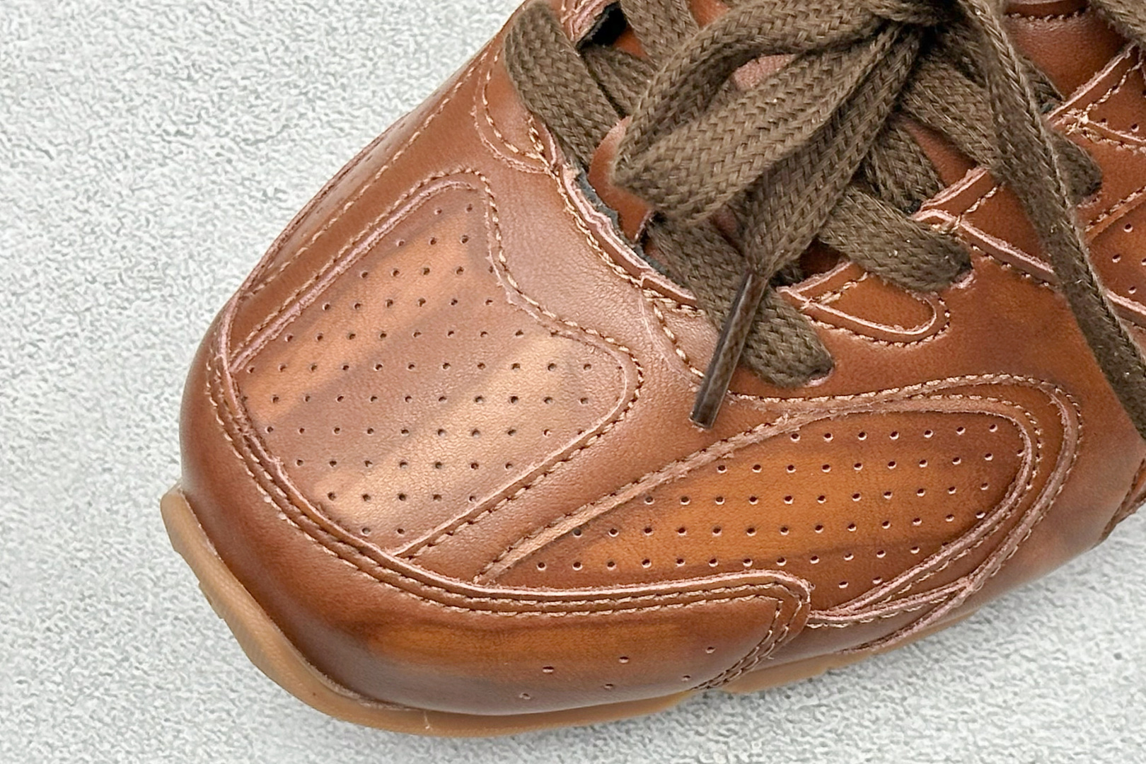 J版 Miu Miu x New Balance联名款运动鞋 New Balance 530 学院风 联名款只保留了旧版