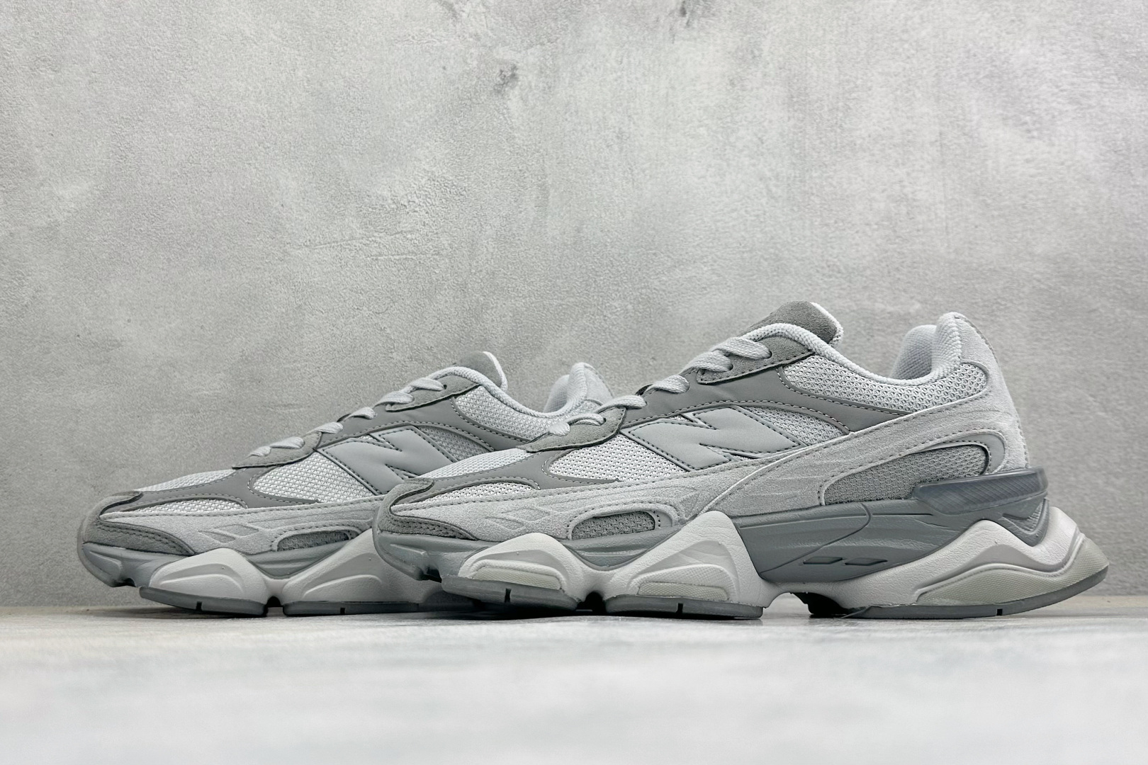 BF版New Balance 9060系列 新百伦 复古休闲运动慢跑鞋 鞋面大身由空间双格及磨砂鞋面拼接而生 采用大面积 BF版New Balance 9060系列 新百伦 复古休闲运动慢跑鞋 鞋面大身由空间双格及磨砂鞋面拼接而生 采用大面积