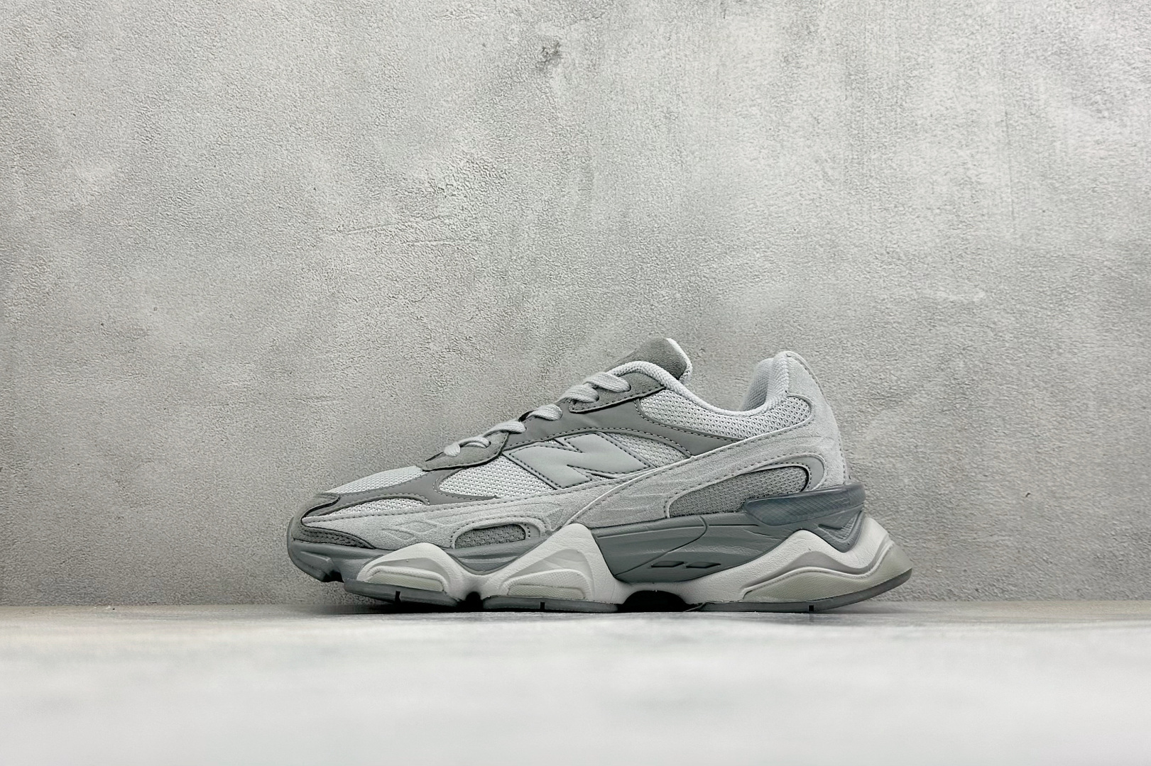 BF版New Balance 9060系列 新百伦 复古休闲运动慢跑鞋 鞋面大身由空间双格及磨砂鞋面拼接而生 采用大面积