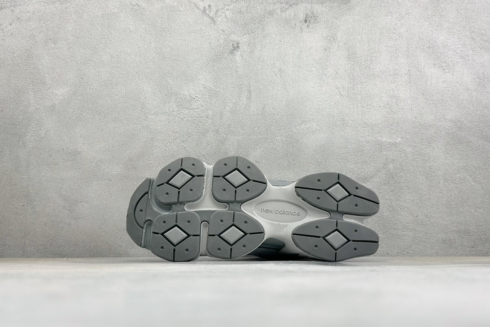 BF版New Balance 9060系列 新百伦 复古休闲运动慢跑鞋 鞋面大身由空间双格及磨砂鞋面拼接而生 采用大面积 BF版New Balance 9060系列 新百伦 复古休闲运动慢跑鞋 鞋面大身由空间双格及磨砂鞋面拼接而生 采用大面积
