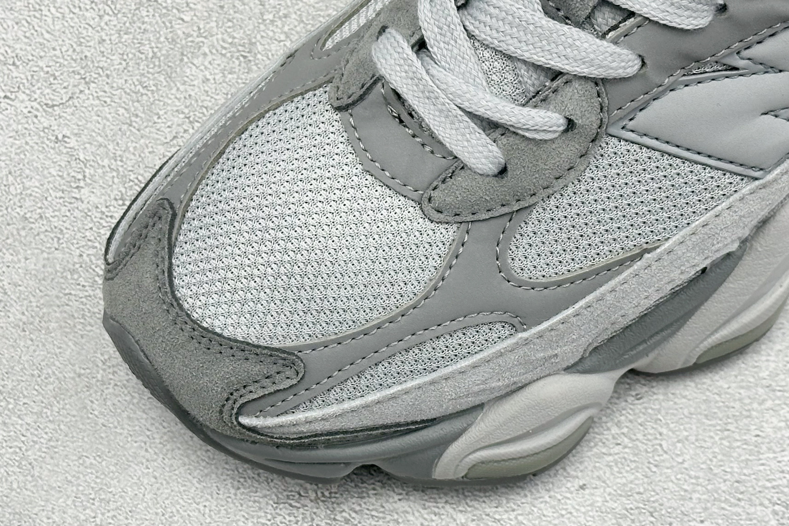 BF版New Balance 9060系列 新百伦 复古休闲运动慢跑鞋 鞋面大身由空间双格及磨砂鞋面拼接而生 采用大面积 BF版New Balance 9060系列 新百伦 复古休闲运动慢跑鞋 鞋面大身由空间双格及磨砂鞋面拼接而生 采用大面积