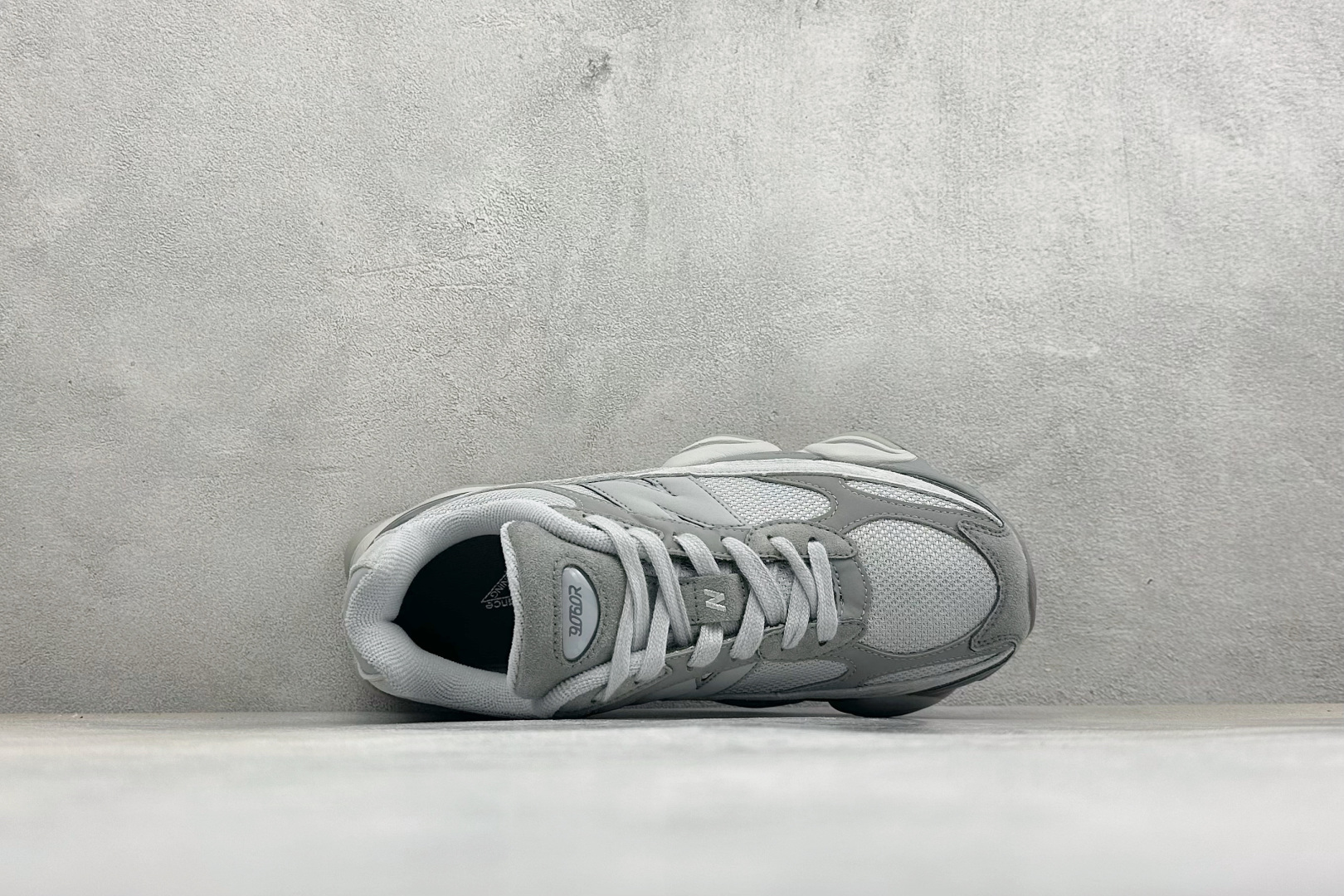 BF版New Balance 9060系列 新百伦 复古休闲运动慢跑鞋 鞋面大身由空间双格及磨砂鞋面拼接而生 采用大面积 BF版New Balance 9060系列 新百伦 复古休闲运动慢跑鞋 鞋面大身由空间双格及磨砂鞋面拼接而生 采用大面积