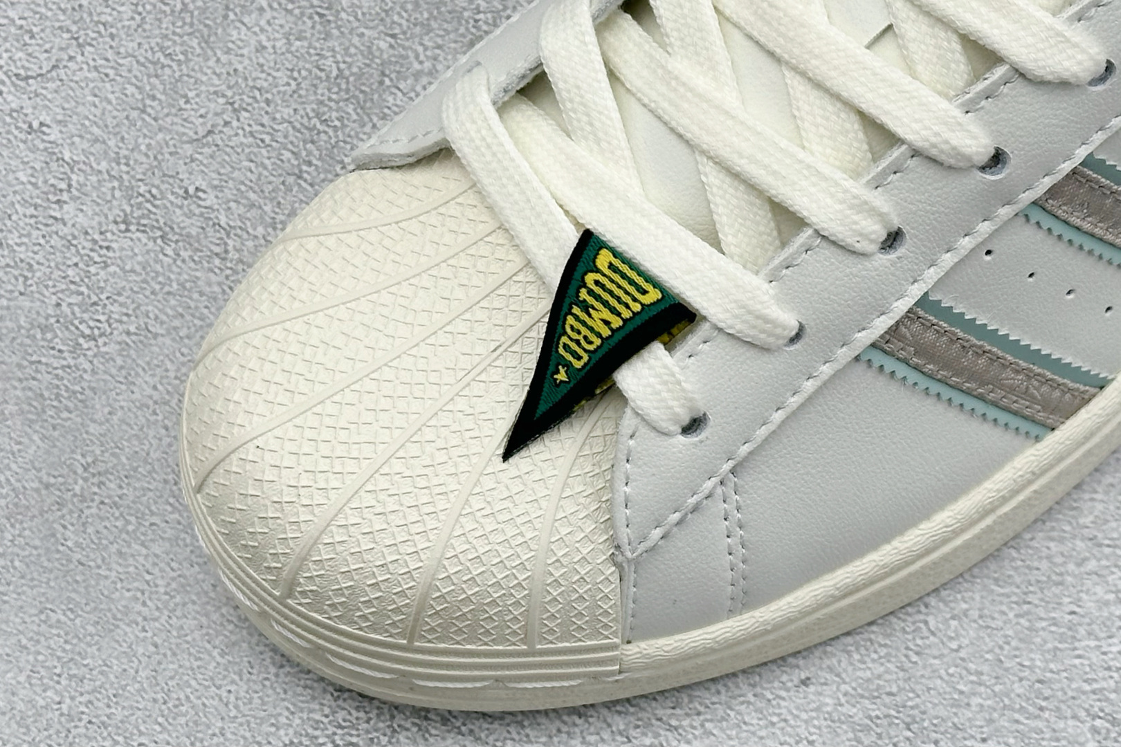 D版AD Originals Superstar 贝壳头板鞋 采用全新头层拼接皮革材质 后跟采用特色3D立体印字 渠道正