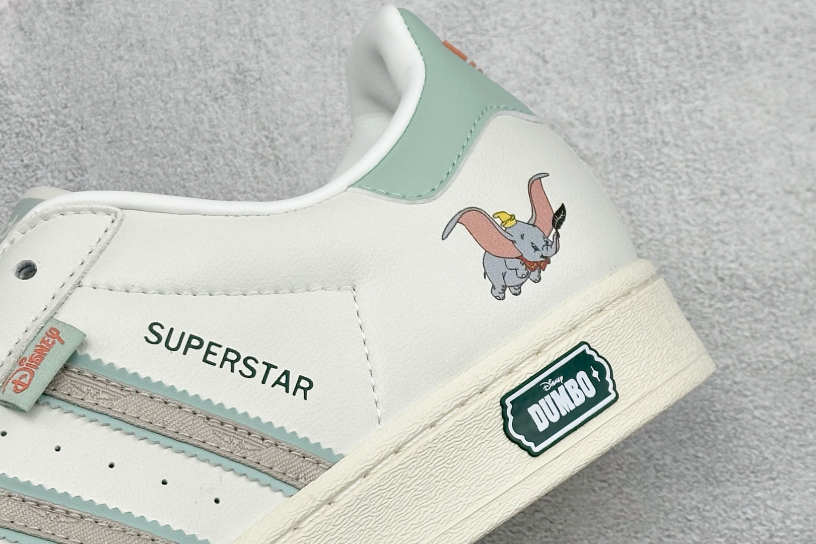 D版AD Originals Superstar 贝壳头板鞋 采用全新头层拼接皮革材质 后跟采用特色3D立体印字 渠道正