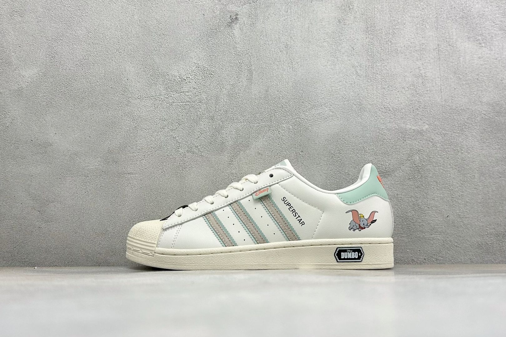 D版AD Originals Superstar 贝壳头板鞋 采用全新头层拼接皮革材质 后跟采用特色3D立体印字 渠道正
