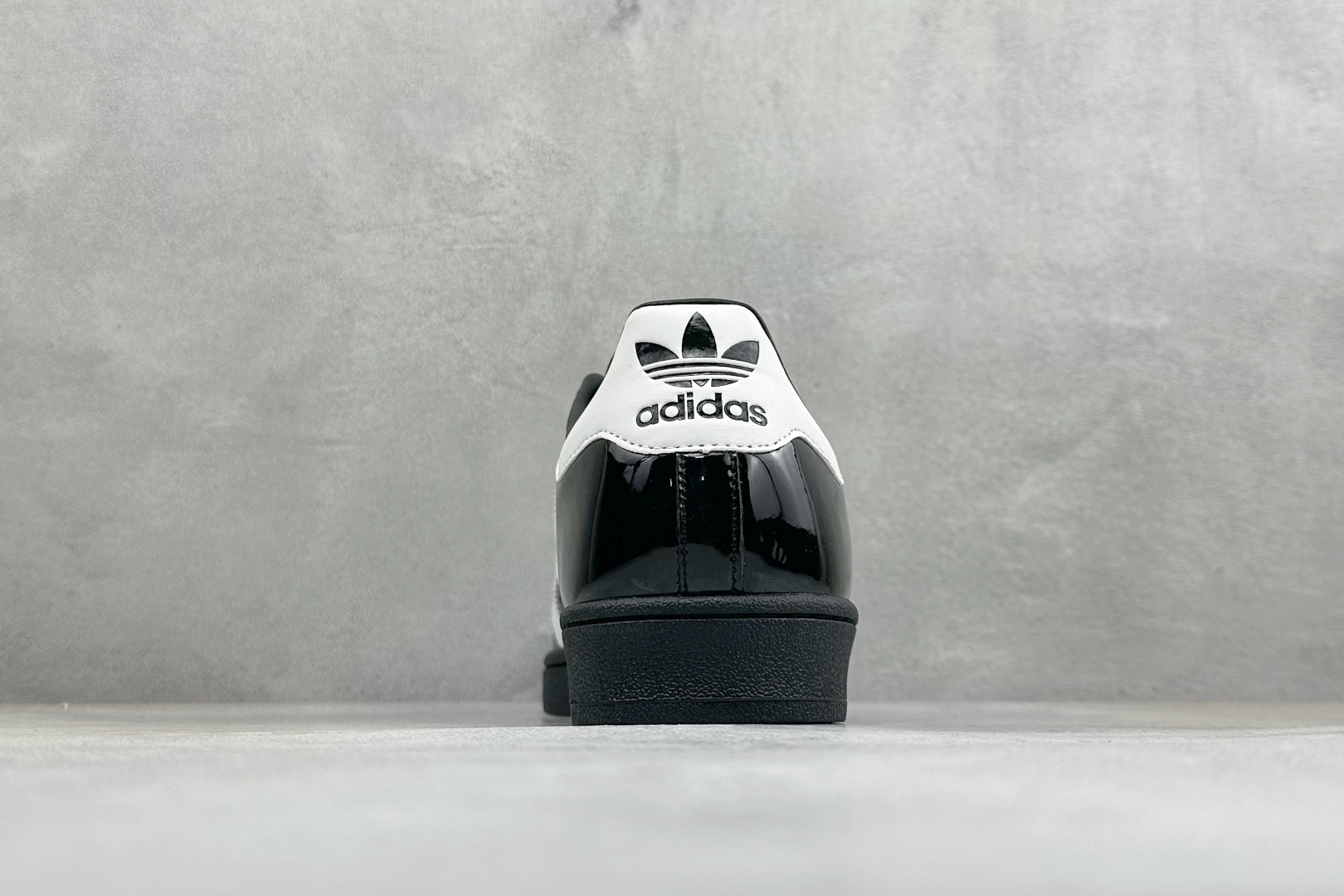 D版AD Originals Superstar 贝壳头板鞋 采用全新头层拼接皮革材质 后跟采用特色3D立体印字 渠道正